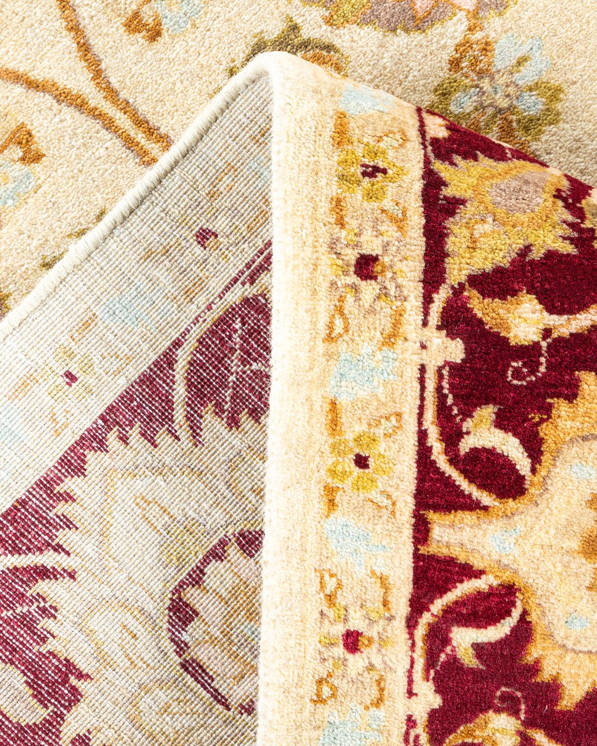 Laine Tapis Mogul ivoire traditionnel à fleurs noué à la main One of Kind en vente