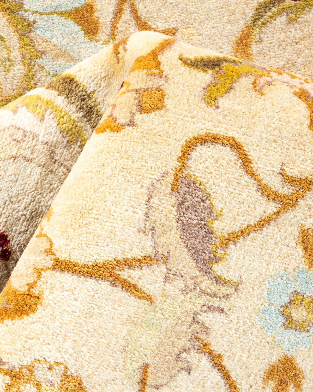 Tapis Mogul ivoire traditionnel à fleurs noué à la main One of Kind en vente 1