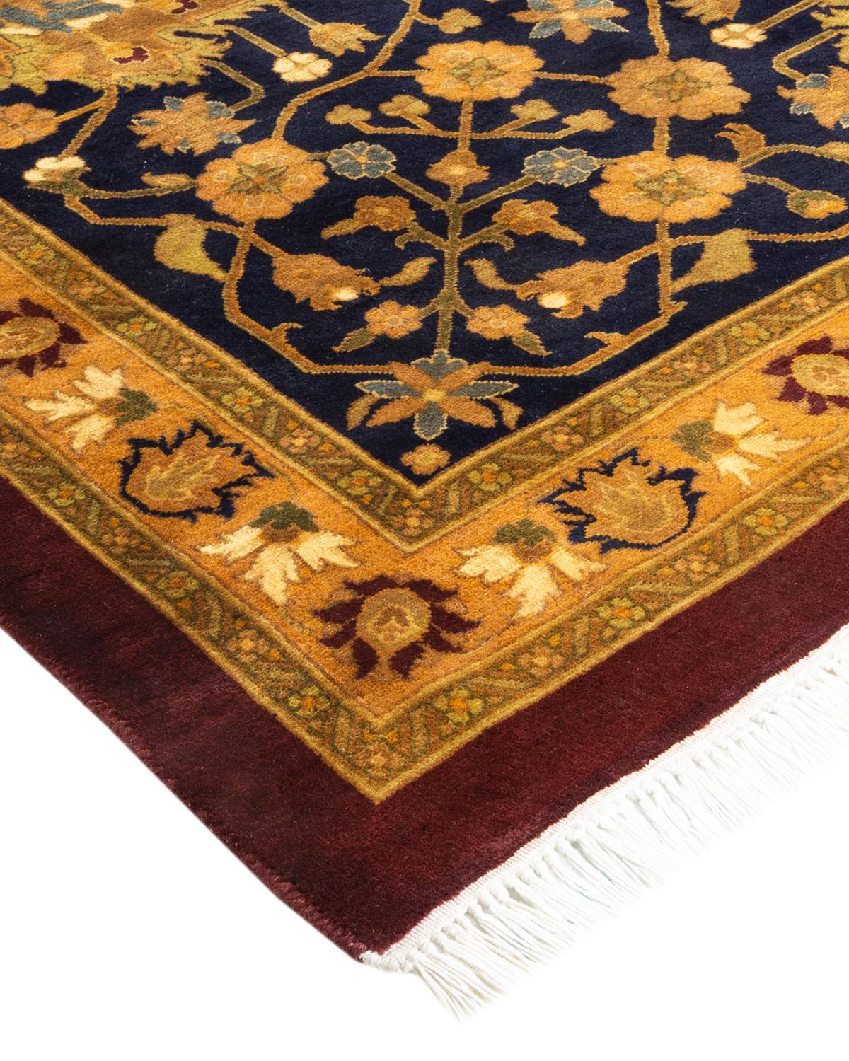 Avec leurs palettes discrètes et leurs motifs à l'envers, les tapis de la collection Mogul apporteront une sophistication intemporelle à n'importe quelle pièce. Influencés par un éventail de motifs turcs, indiens et persans, les artisans qui tissent