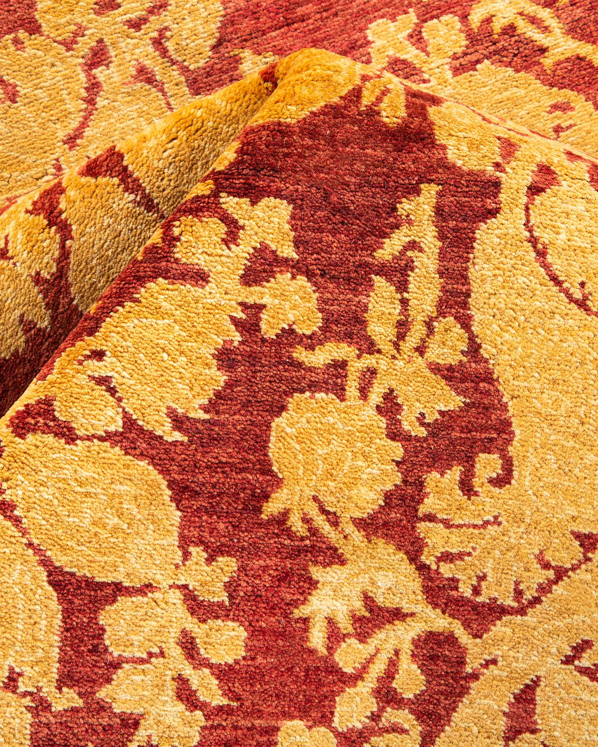Tapis Mogul rouge traditionnel noué à la main à motifs floraux, unique en son genre en vente 1