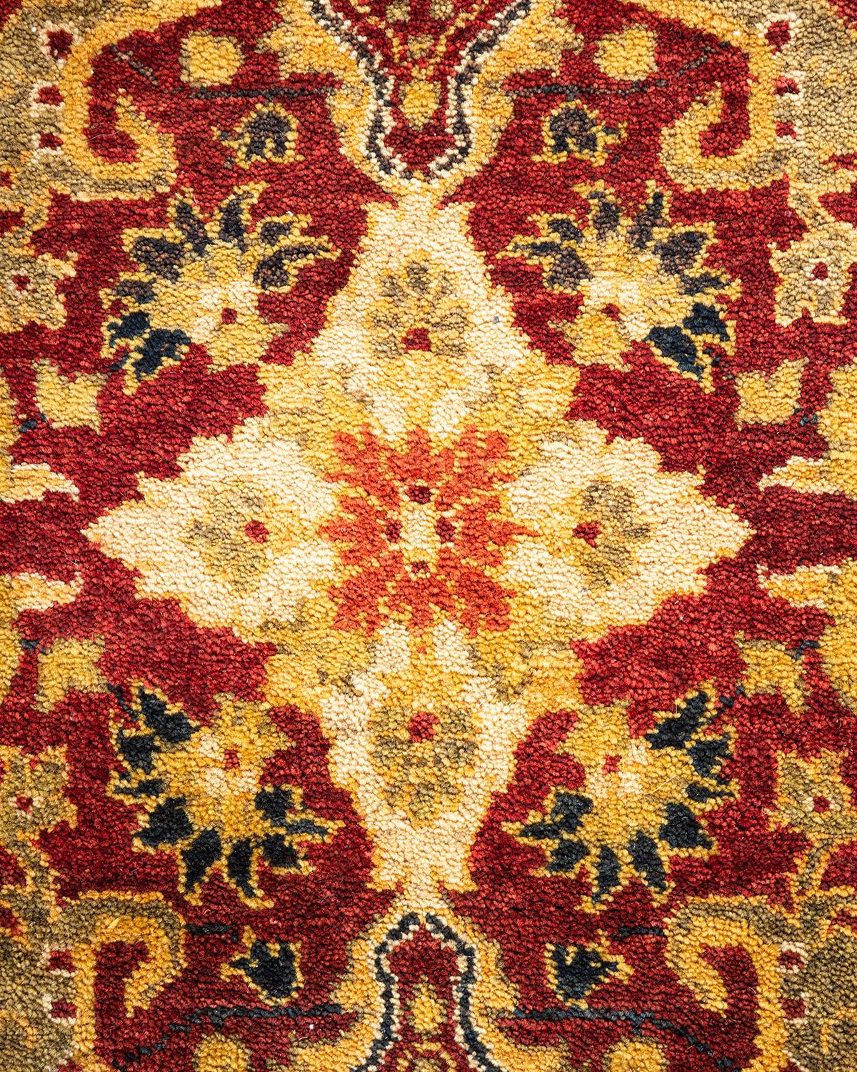 Pakistanais Tapis Mogul rouge traditionnel noué à la main à motifs floraux, unique en son genre