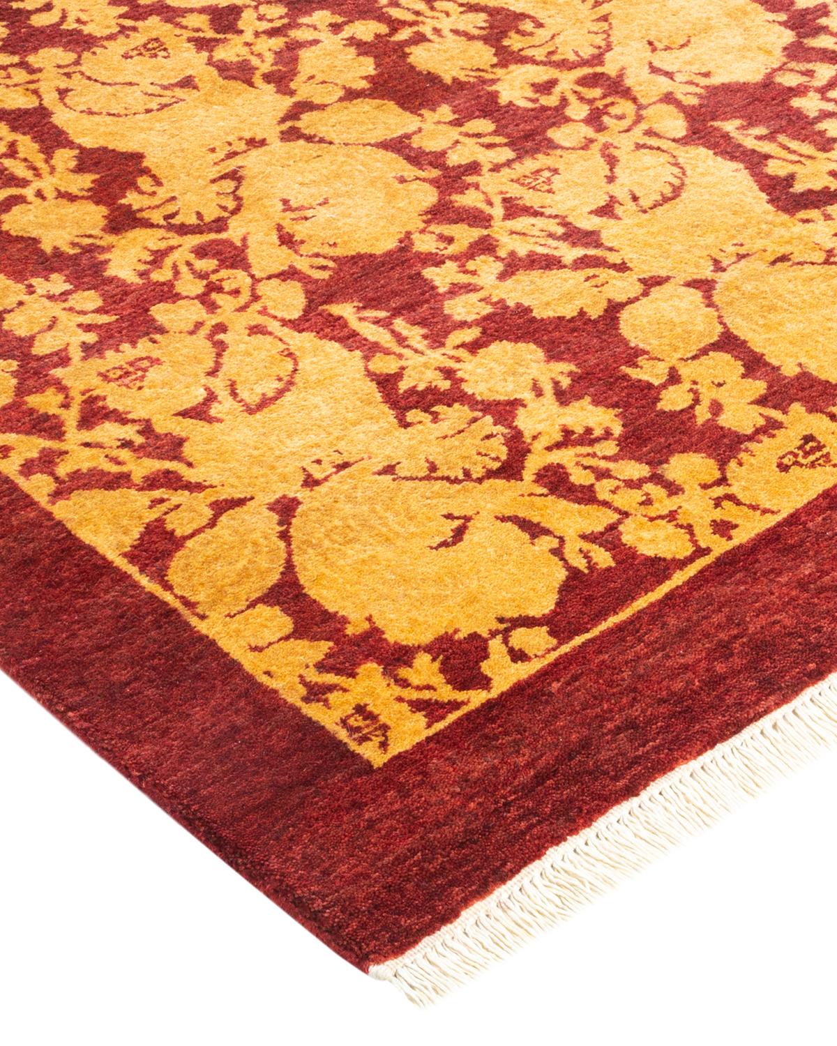 Avec leurs palettes discrètes et leurs motifs allover, les tapis de la collection Mogul apporteront une sophistication intemporelle à n'importe quelle pièce. Influencés par un éventail de motifs turcs, indiens et persans, les artisans qui tissent à