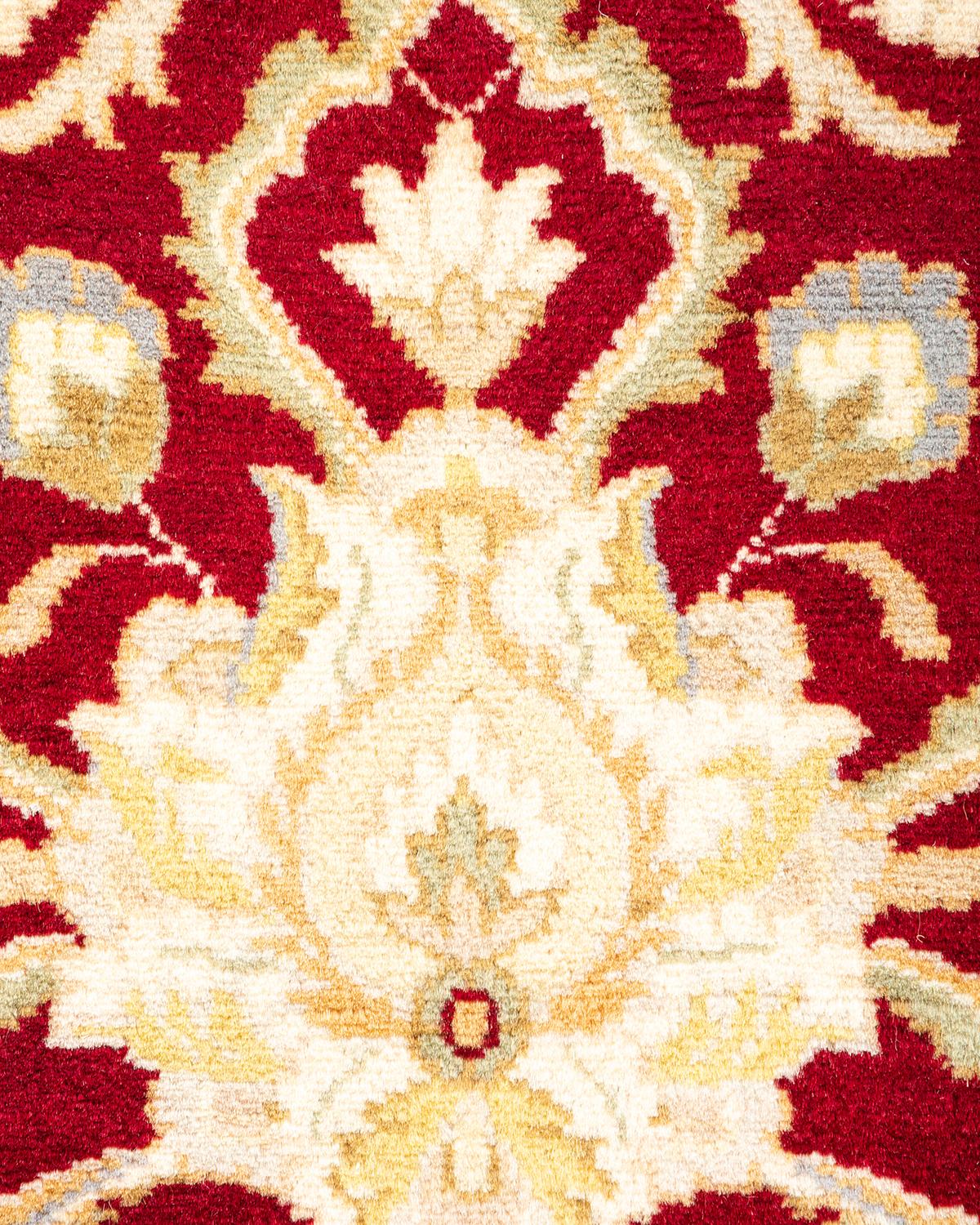 Handgeknüpfter, traditioneller, geblümter Mogul-Roter Teppich, Unikat (Pakistanisch) im Angebot