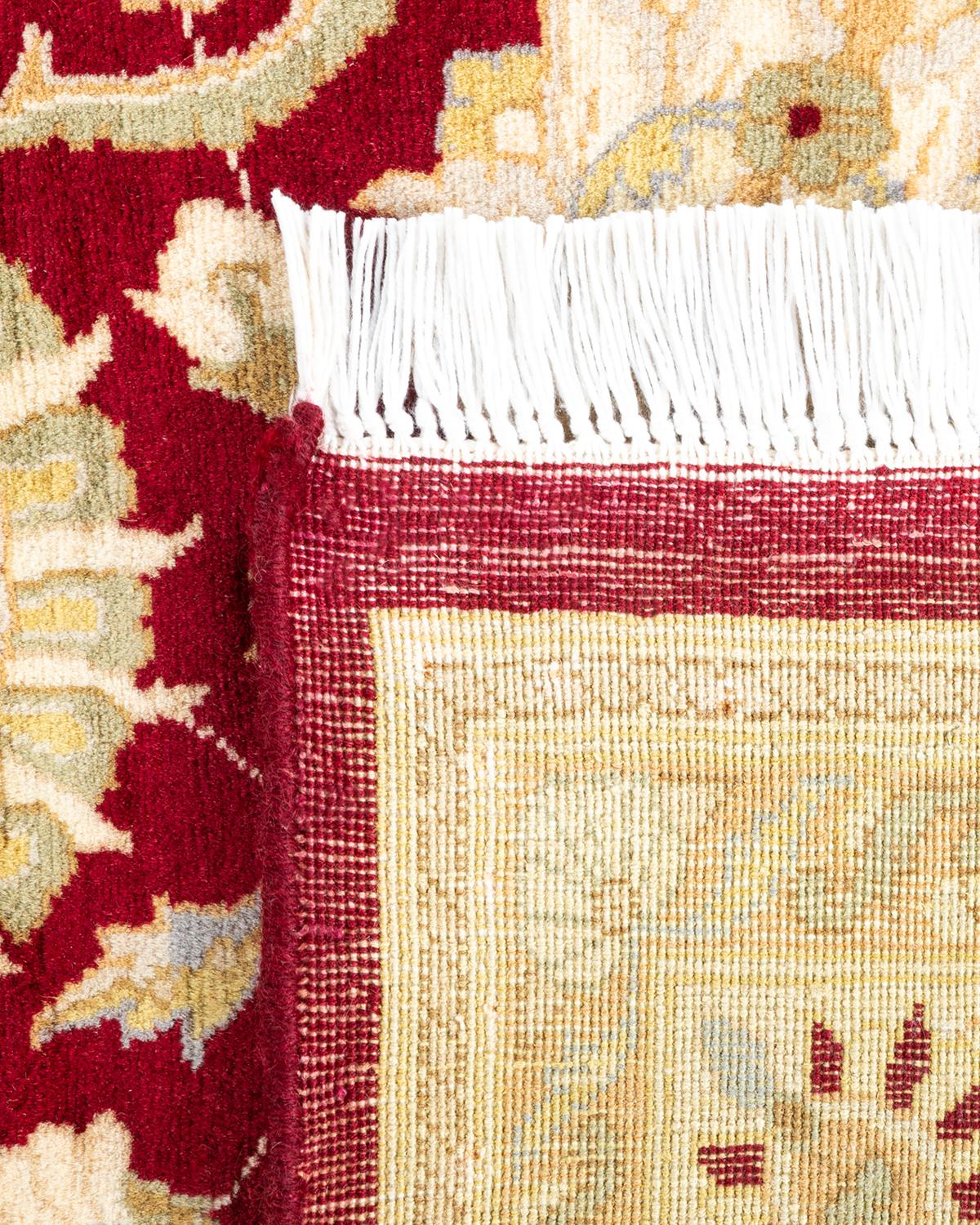 Handgeknüpfter, traditioneller, geblümter Mogul-Roter Teppich, Unikat (21. Jahrhundert und zeitgenössisch) im Angebot