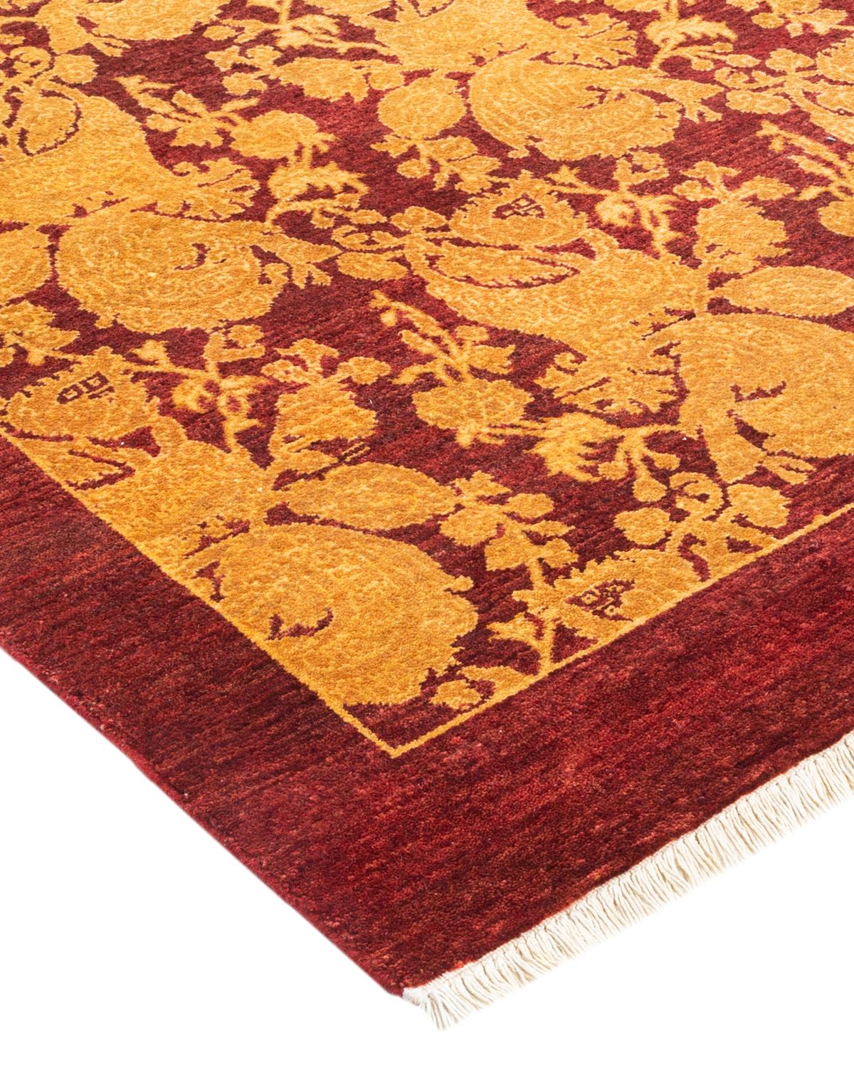 Con palette sobrie e disegni allover, i tappeti della Collezione Mogul doneranno una raffinatezza senza tempo a qualsiasi stanza. Influenzati da uno spettro di disegni turchi, indiani e persiani, gli artigiani che tessono a mano questi tappeti di
