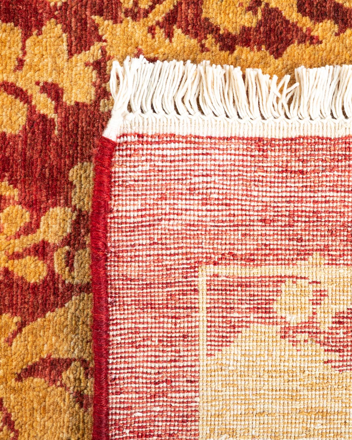XXIe siècle et contemporain Tapis Mogul rouge traditionnel noué à la main à motifs floraux, unique en son genre en vente