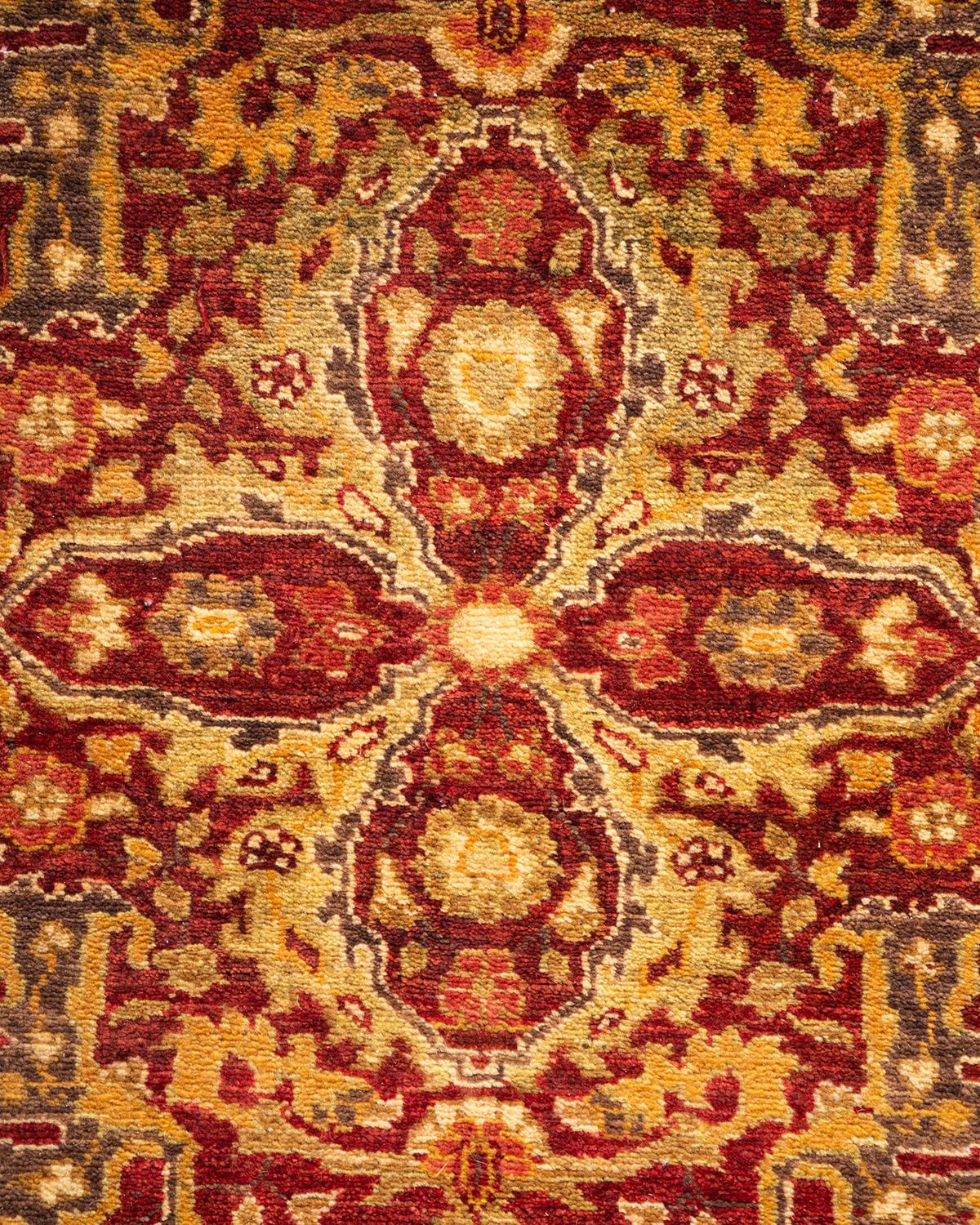 Avec leurs palettes discrètes et leurs motifs à l'envers, les tapis de la collection Mogul apporteront une sophistication intemporelle à n'importe quelle pièce. Influencés par un éventail de motifs turcs, indiens et persans, les artisans qui tissent