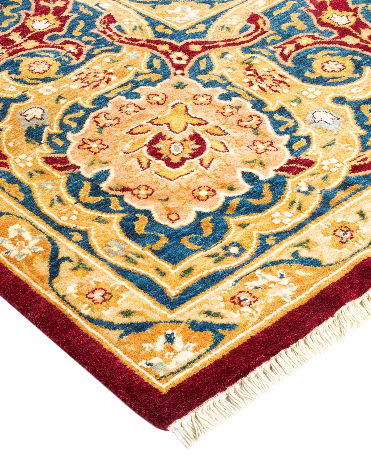 Die Teppiche der Mogul-Kollektion bringen mit ihren dezenten Farben und Allover-Mustern zeitlose Eleganz in jeden Raum. Beeinflusst von einem Spektrum türkischer, indischer und persischer Designs, lassen die Kunsthandwerker, die diese Wollteppiche