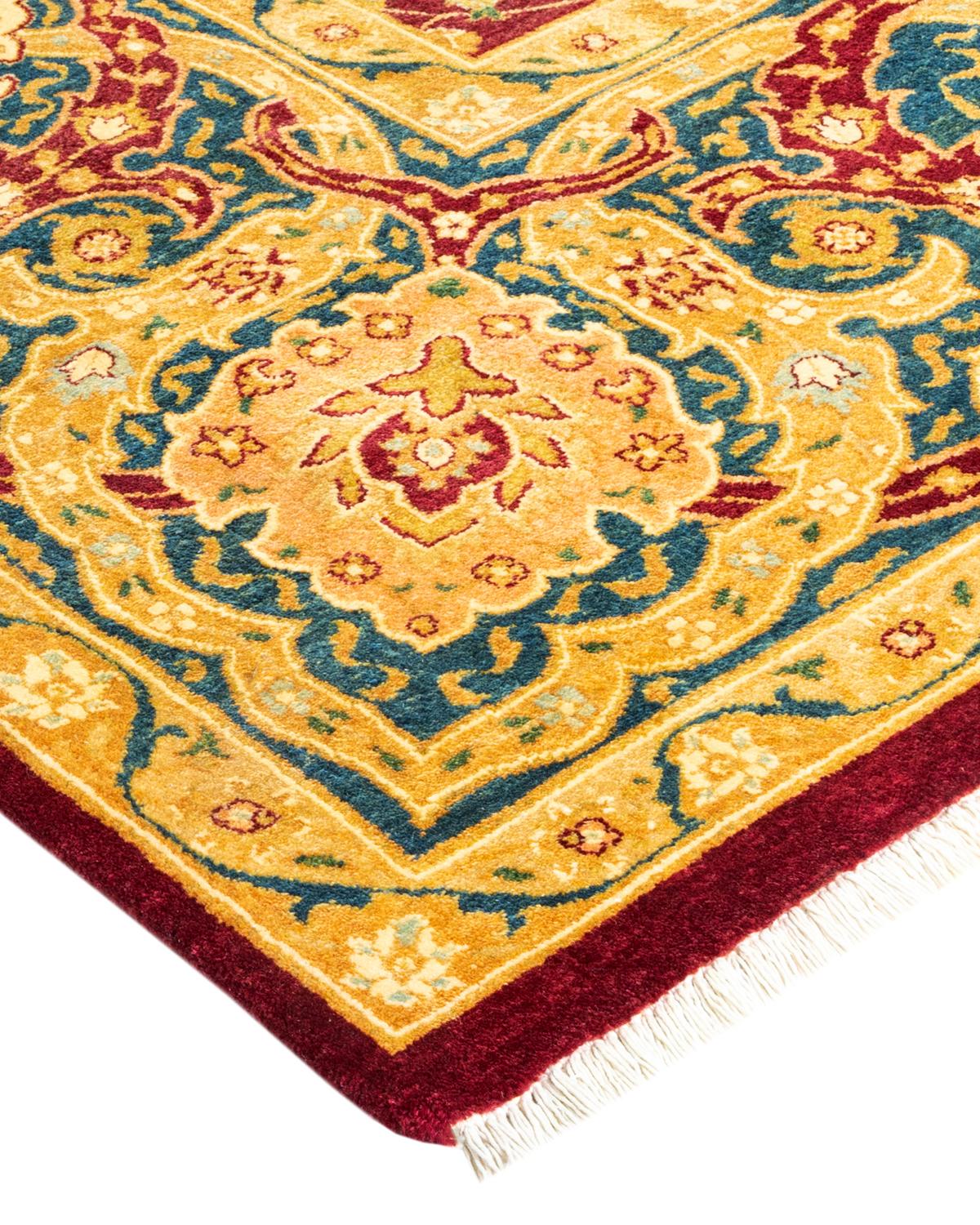 Las alfombras de la colección Mogul, con sus colores discretos y sus diseños en toda la superficie, aportarán una sofisticación atemporal a cualquier habitación. Influenciadas por un espectro de diseños turcos, indios y persas, los artesanos que