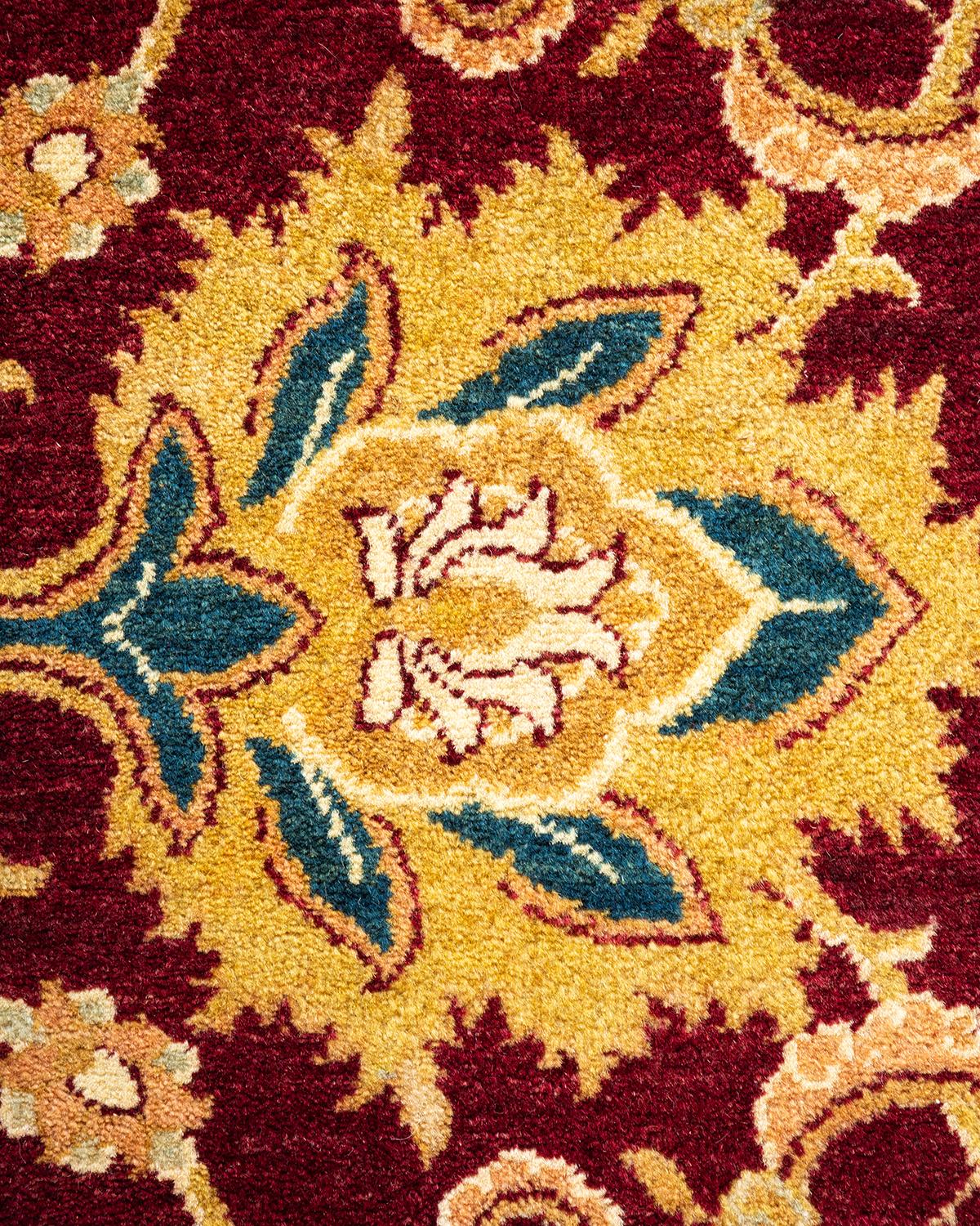 Alfombra Mogul Tradicional Floral Roja Anudada a Mano Única en su Género Pakistaní en venta