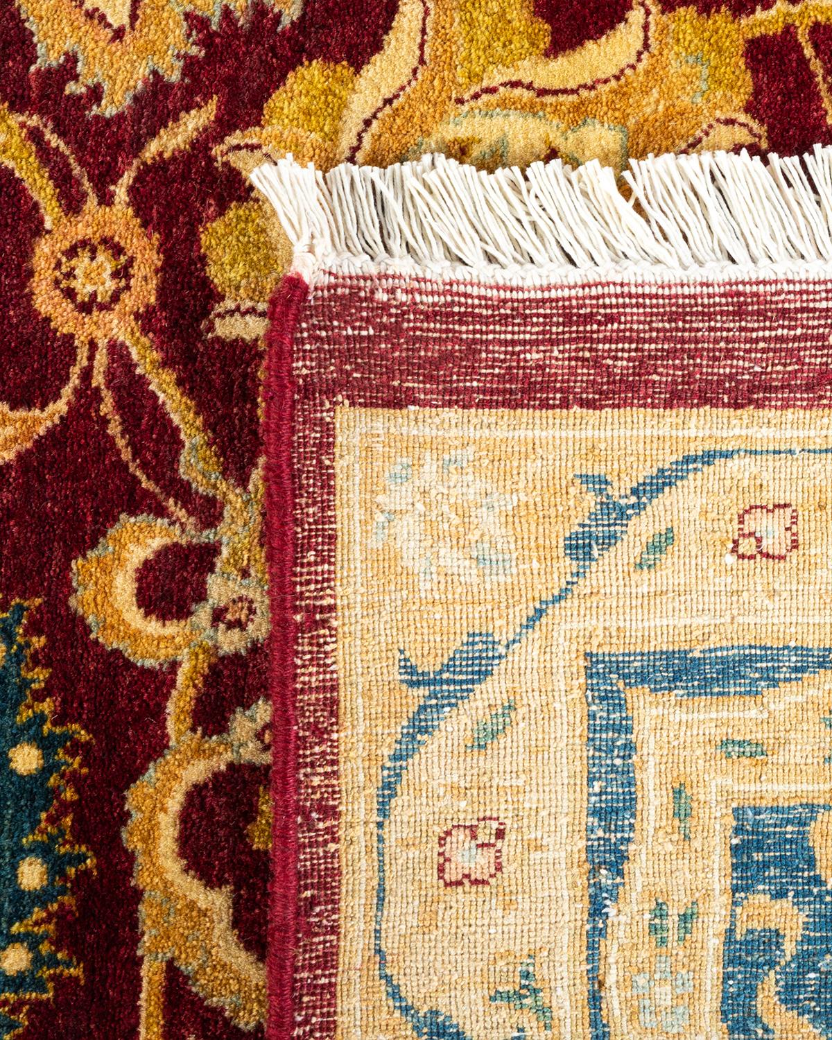 Alfombra Mogul Tradicional Floral Roja Anudada a Mano Única en su Género Siglo XXI y contemporáneo en venta