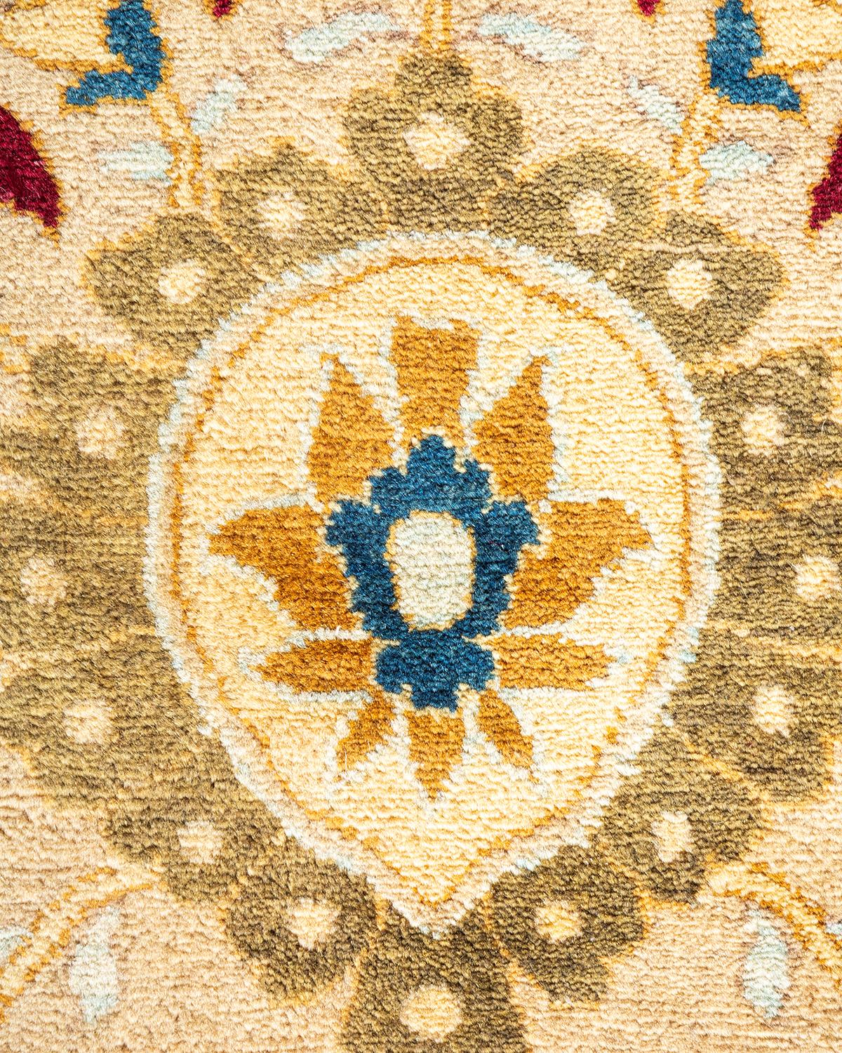 Alfombra Mogul Tradicional Floral Roja Anudada a Mano Única en su Género Pakistaní en venta