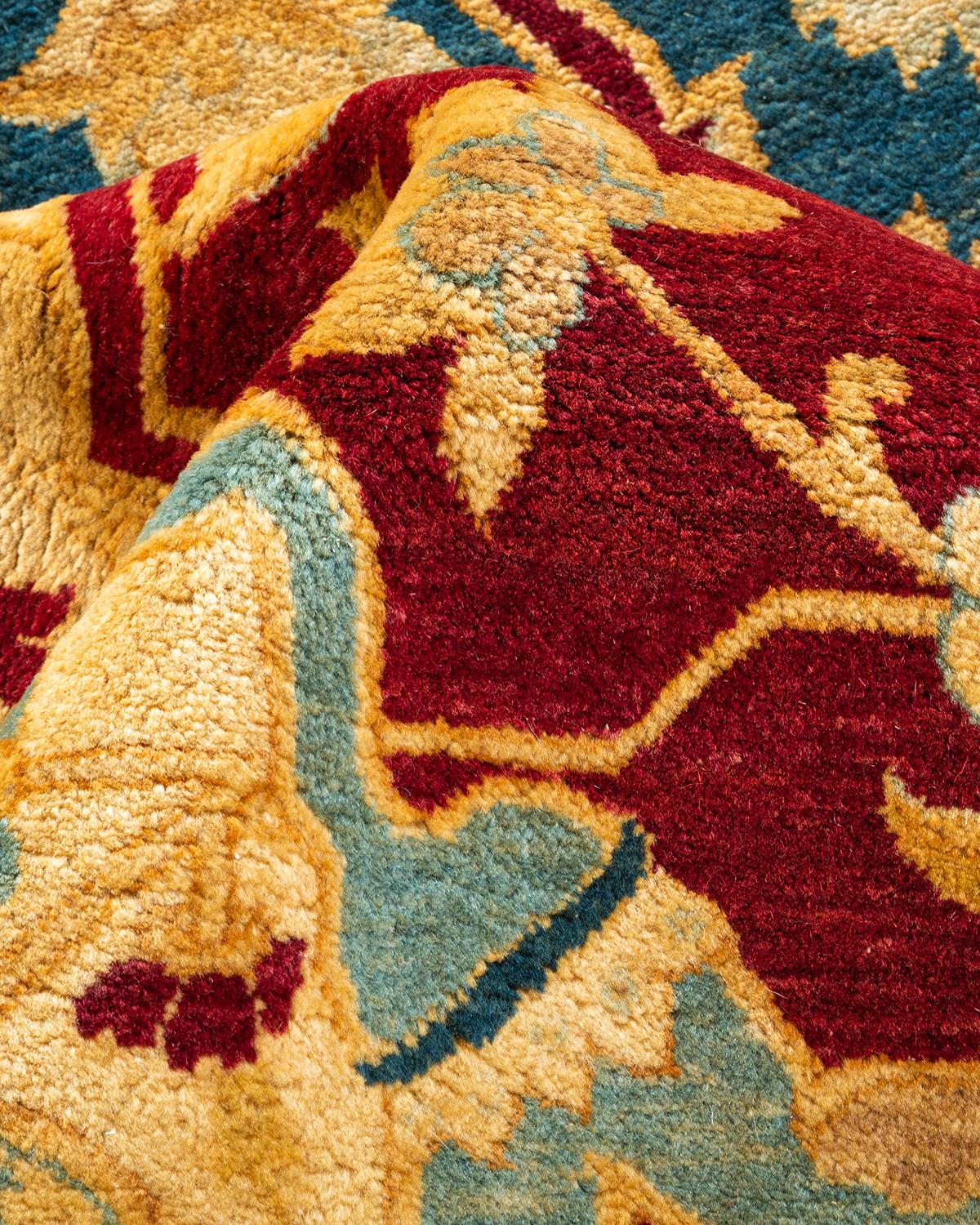 Tapis Mogul rouge traditionnel noué à la main à motifs floraux, unique en son genre en vente 1