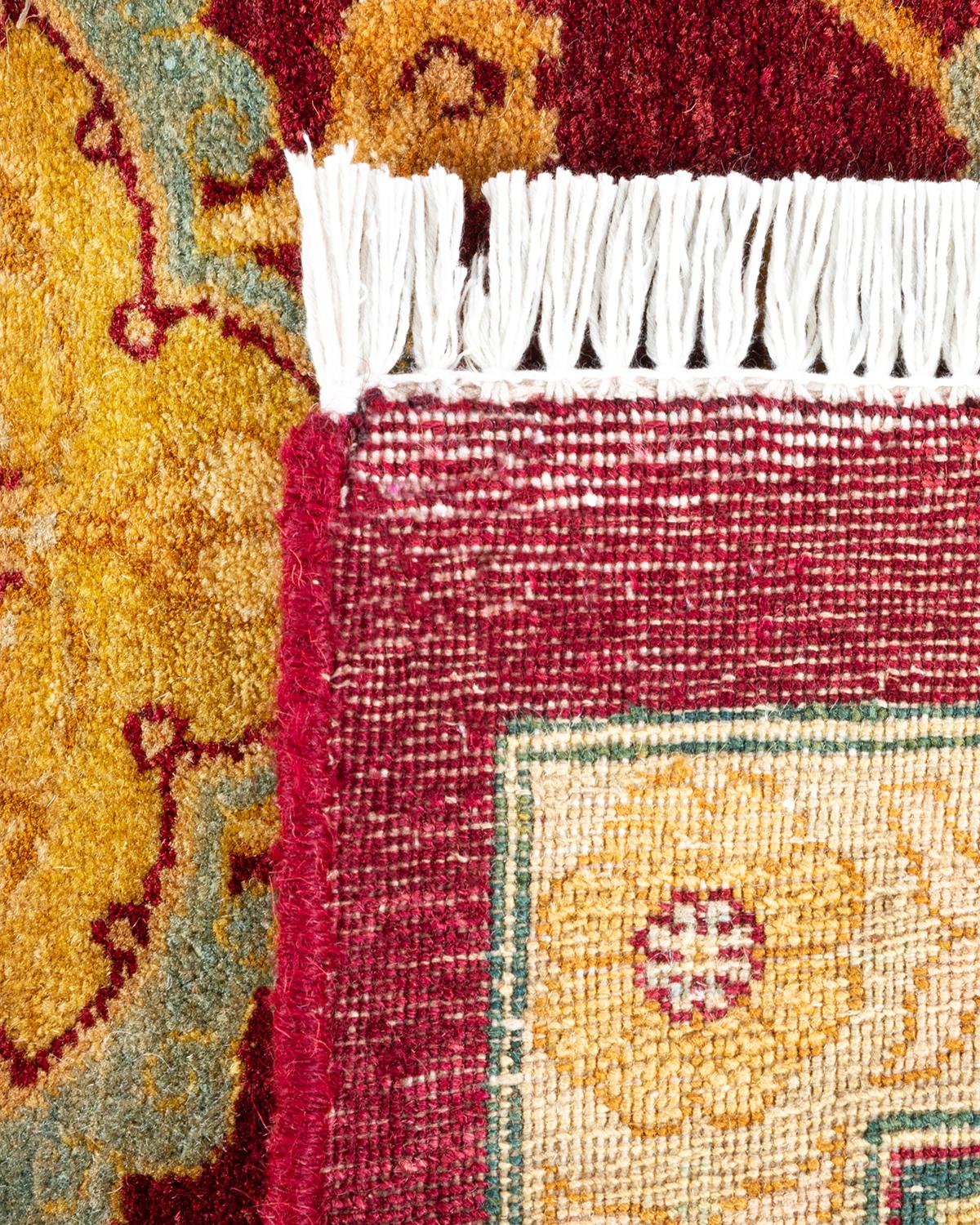 Handgeknüpfter, traditioneller, geblümter Mogul-Roter Teppich, Unikat (21. Jahrhundert und zeitgenössisch) im Angebot