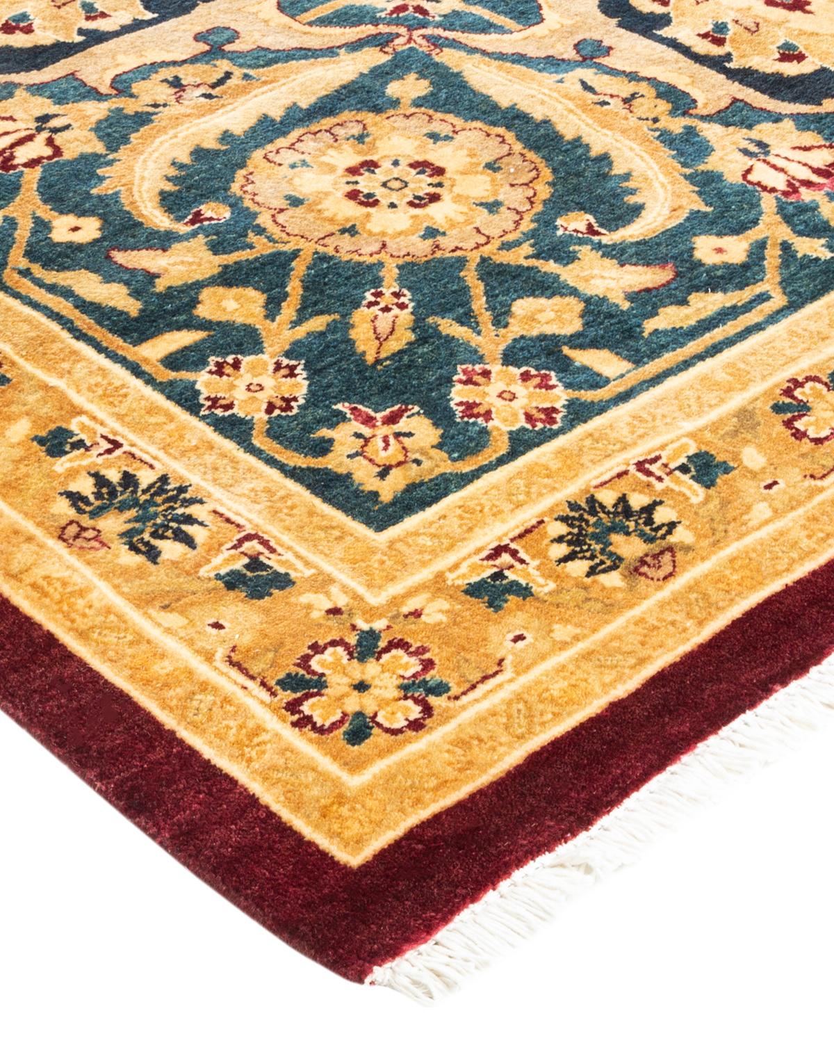 Avec leurs palettes discrètes et leurs motifs à l'envers, les tapis de la collection Mogul apporteront une sophistication intemporelle à n'importe quelle pièce. Influencés par un éventail de motifs turcs, indiens et persans, les artisans qui tissent