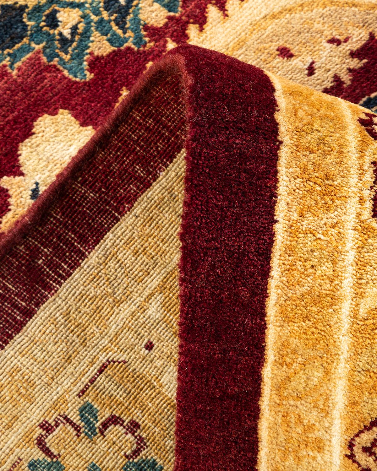 Laine Tapis Mogul rouge traditionnel noué à la main à motifs floraux, unique en son genre en vente
