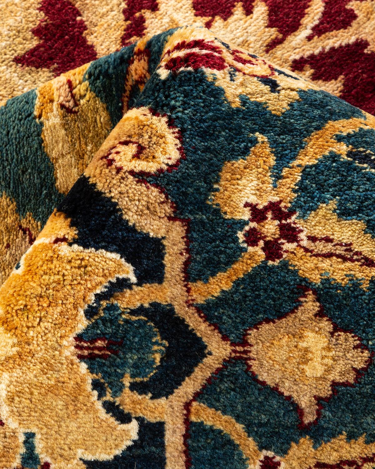 Tapis Mogul rouge traditionnel noué à la main à motifs floraux, unique en son genre en vente 1
