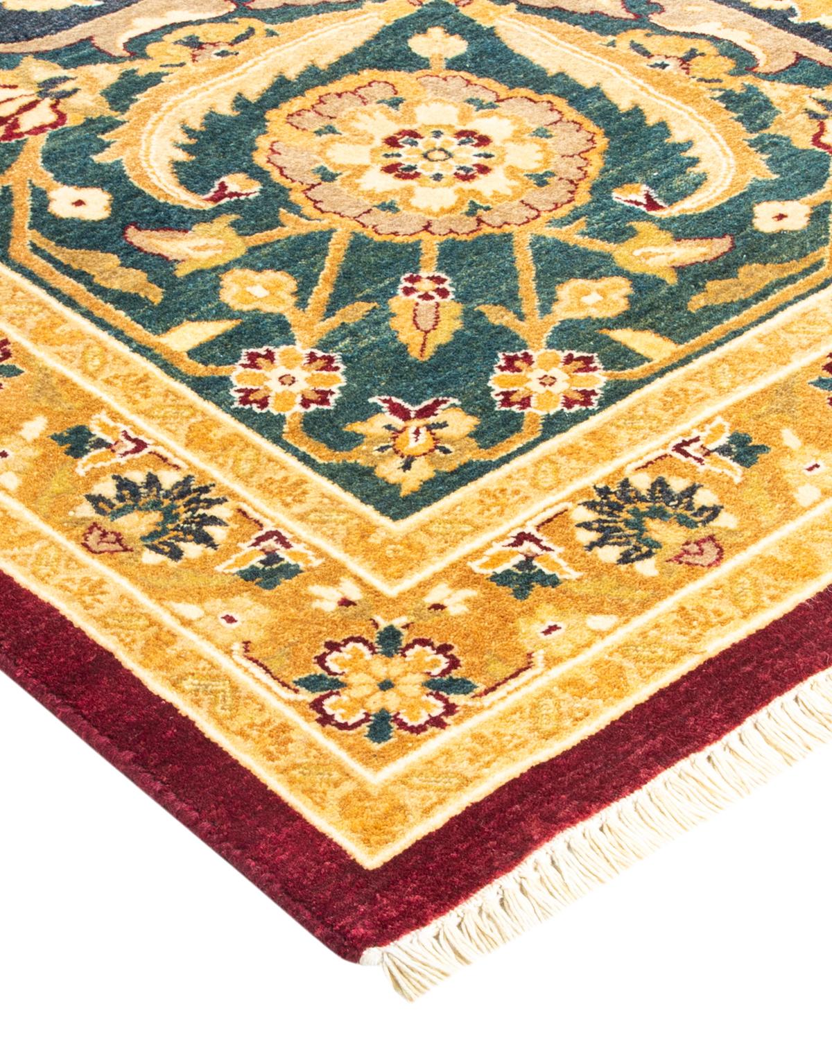 Die Teppiche der Mogul-Kollektion bringen mit ihren zurückhaltenden Farben und Allover-Mustern zeitlose Eleganz in jeden Raum. Beeinflusst von einem Spektrum türkischer, indischer und persischer Designs, lassen die Kunsthandwerker, die diese