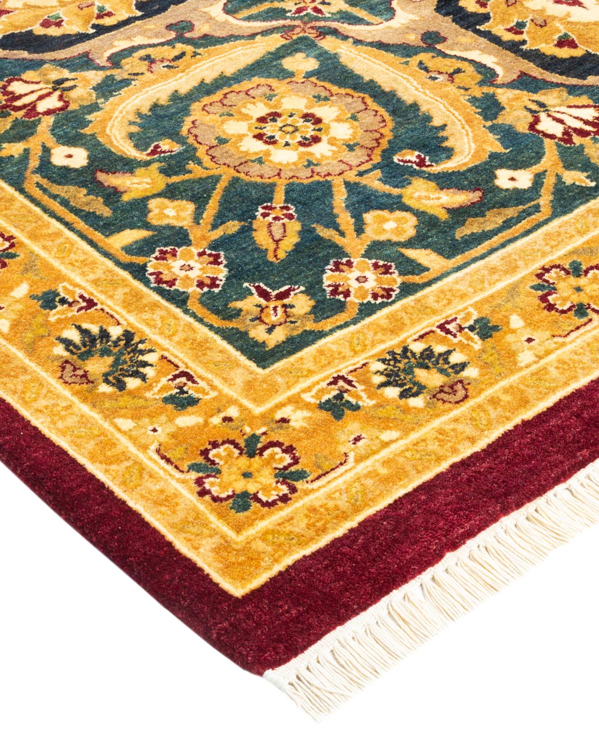 Die Teppiche der Mogul-Kollektion bringen mit ihren dezenten Farben und Allover-Mustern zeitlose Eleganz in jeden Raum. Beeinflusst von einem Spektrum türkischer, indischer und persischer Designs, lassen die Kunsthandwerker, die diese Wollteppiche