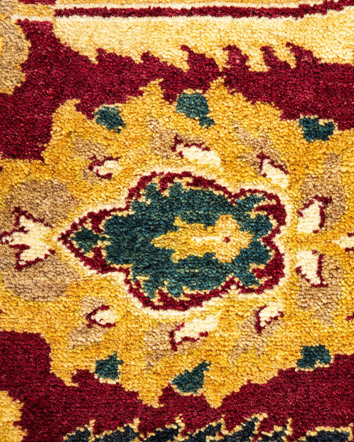 Handgeknüpfter, traditioneller, geblümter Mogul-Roter Teppich, Unikat (Pakistanisch) im Angebot