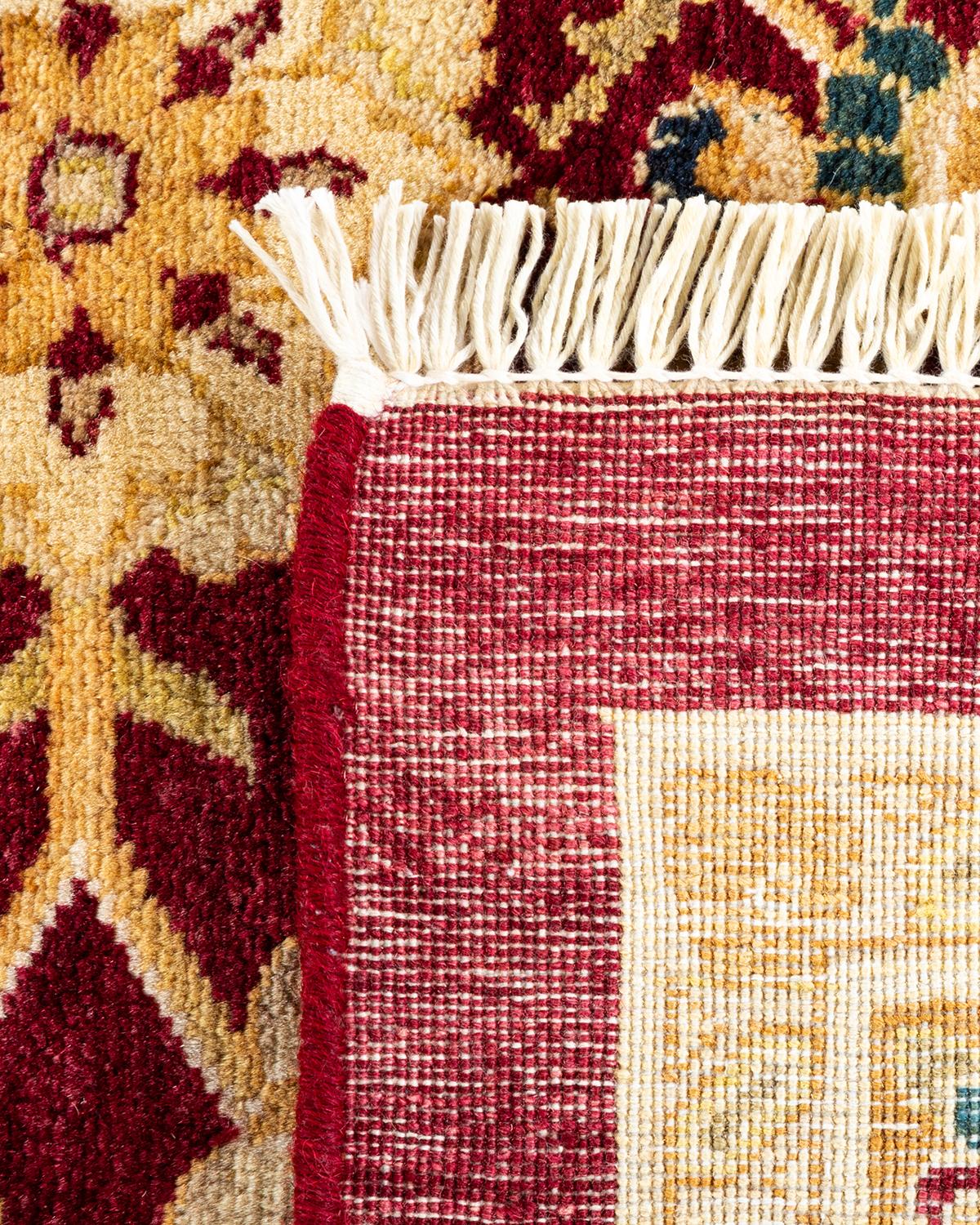 Handgeknüpfter, traditioneller, geblümter Mogul-Roter Teppich, Unikat (21. Jahrhundert und zeitgenössisch) im Angebot
