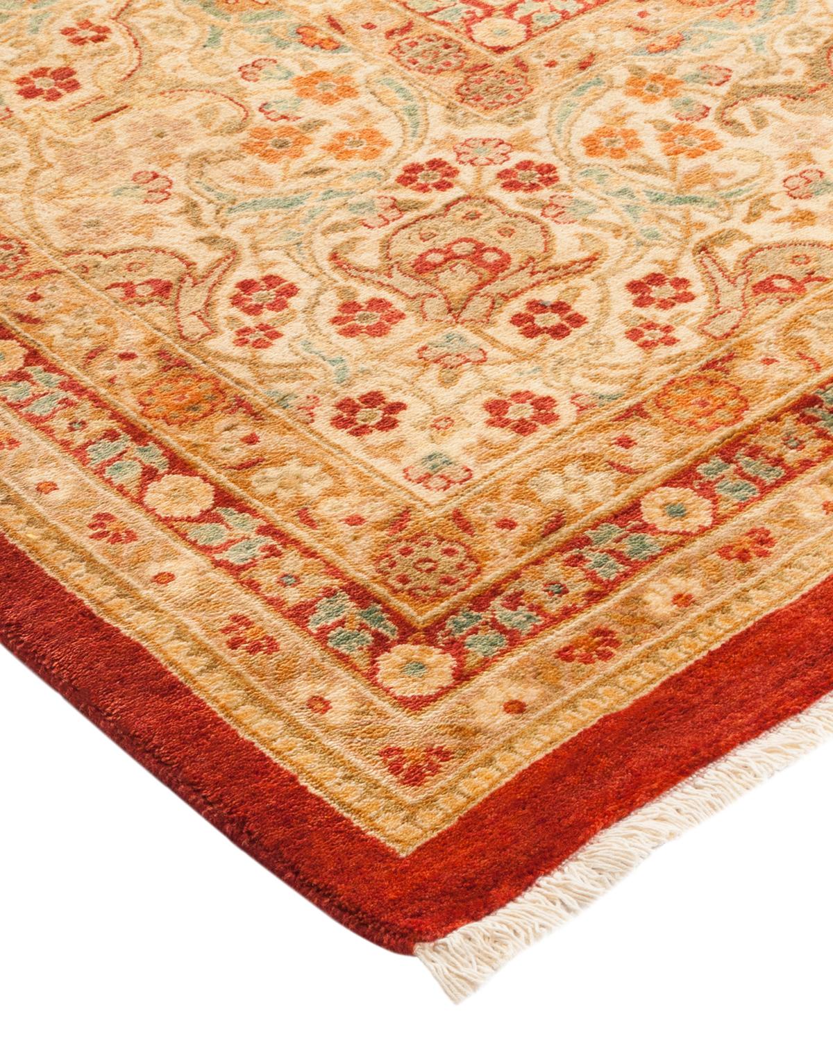 Die Teppiche der Mogul-Kollektion bringen mit ihren dezenten Farben und Allover-Mustern zeitlose Eleganz in jeden Raum. Beeinflusst von einem Spektrum türkischer, indischer und persischer Designs, lassen die Kunsthandwerker, die diese Wollteppiche