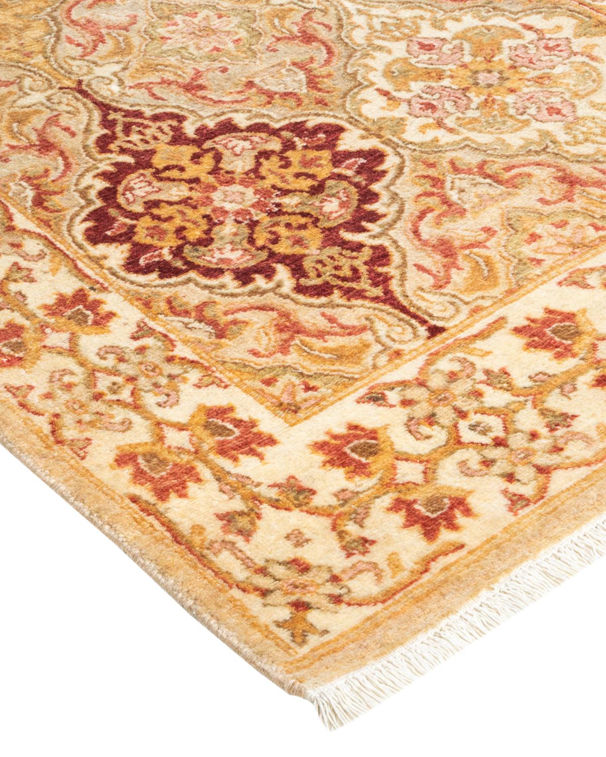 Las alfombras de la colección Mogul, con sus colores discretos y sus diseños en toda la superficie, aportarán una sofisticación atemporal a cualquier habitación. Influenciadas por un espectro de diseños turcos, indios y persas, los artesanos que