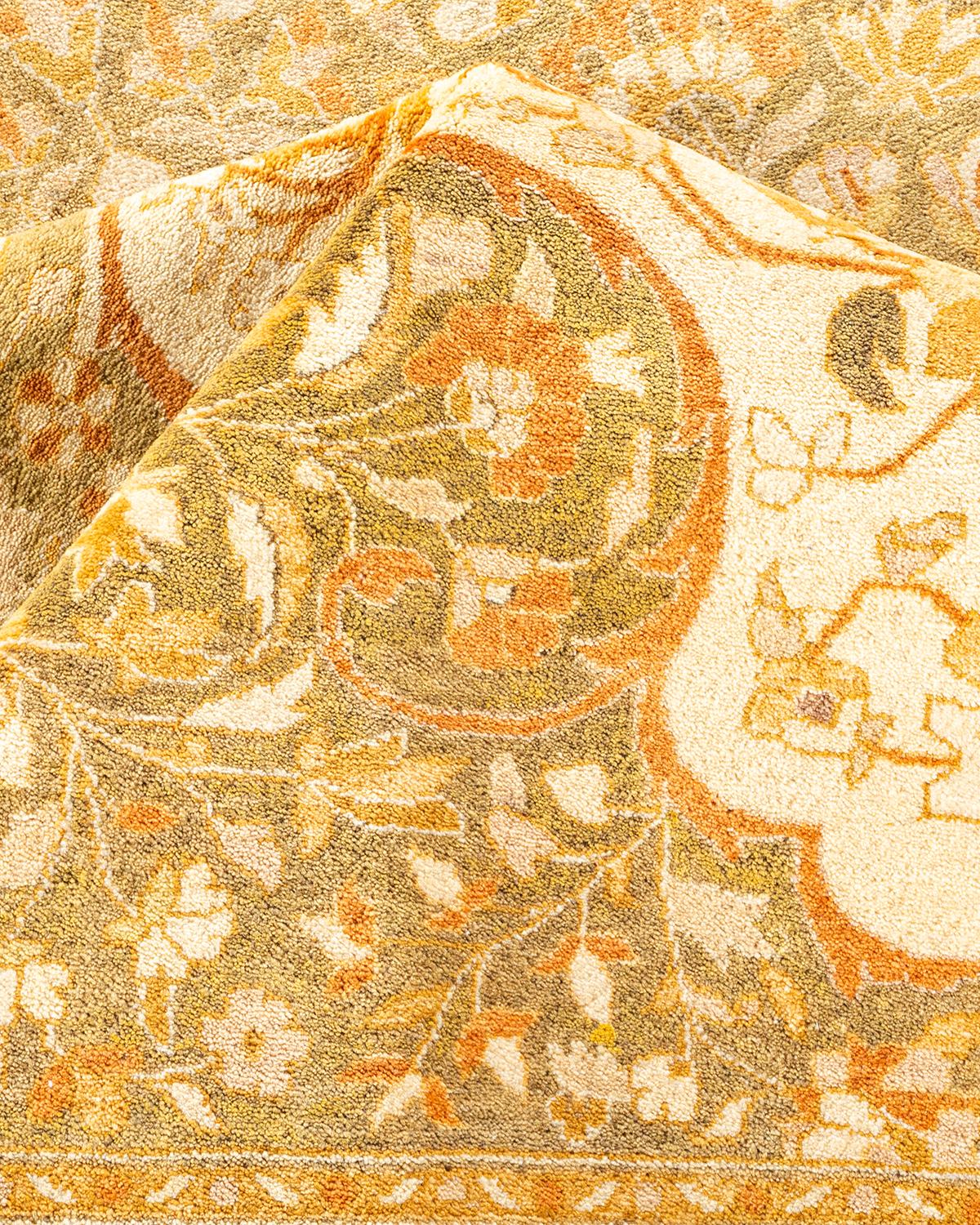 Tapis traditionnel ivoire Mogul noué à la main unique en son genre en vente 1