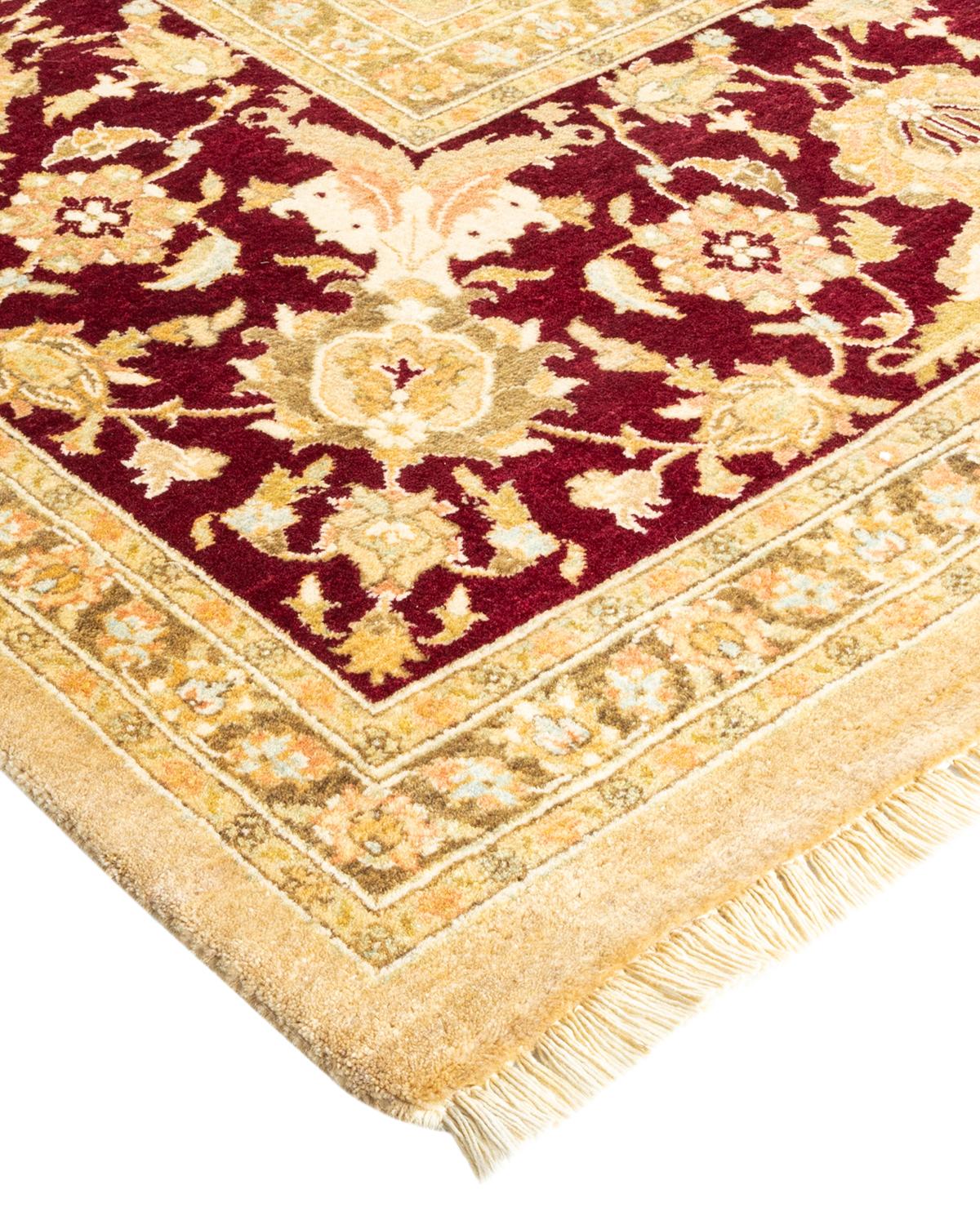 Avec leurs palettes discrètes et leurs motifs à l'envers, les tapis de la collection Mogul apporteront une sophistication intemporelle à n'importe quelle pièce. Influencés par un éventail de motifs turcs, indiens et persans, les artisans qui tissent