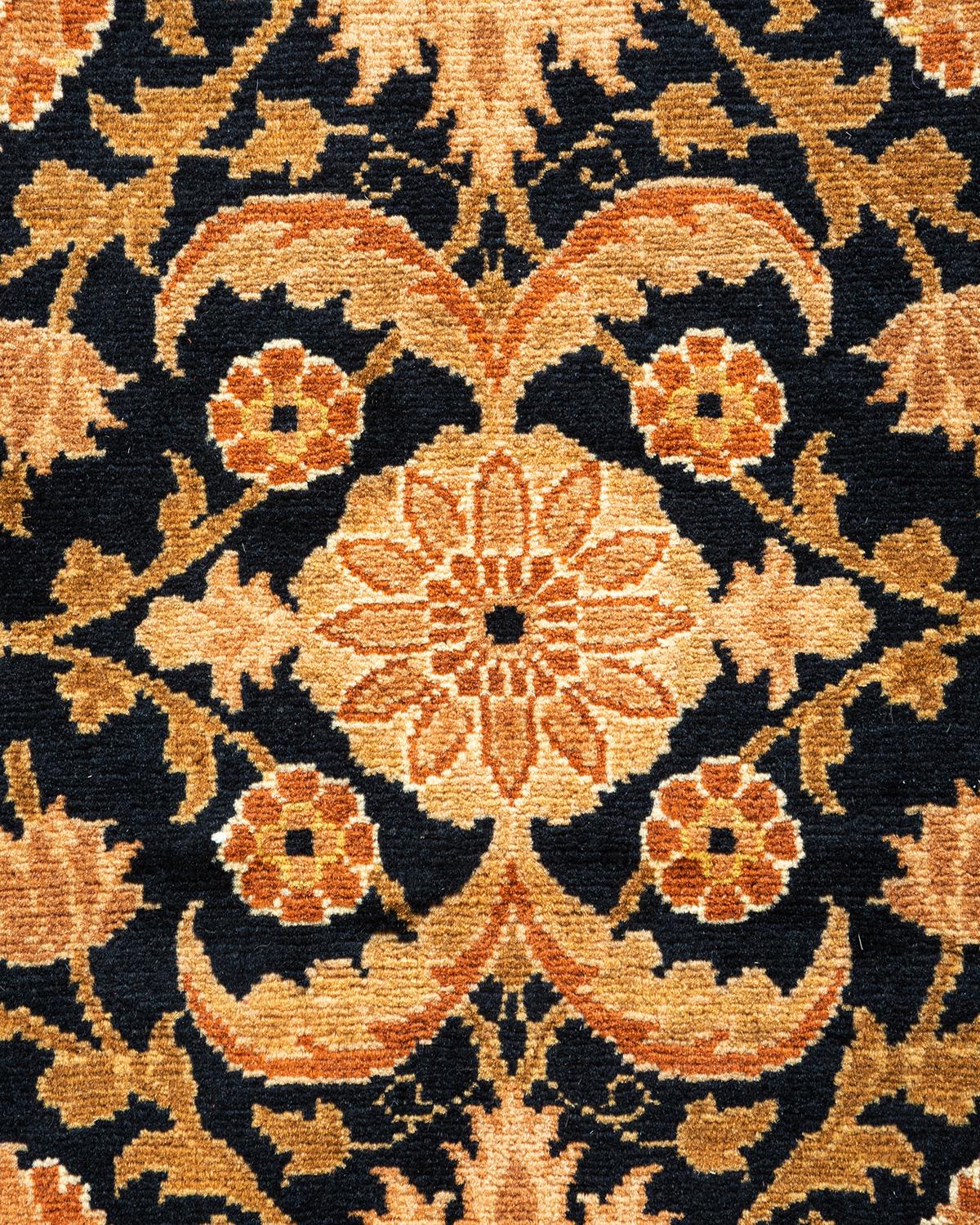 Handgeknpfter traditioneller orientalischer Mogul-Teppich in Schwarz, Unikat (Pakistanisch) im Angebot