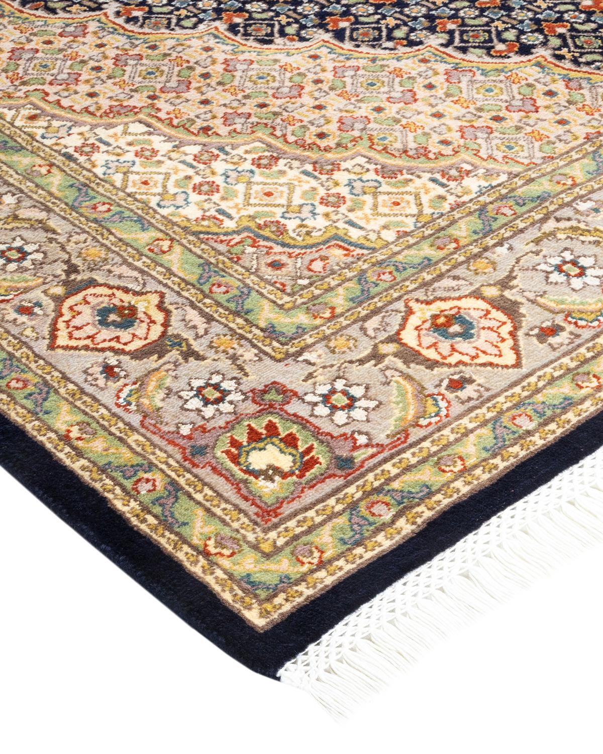 Con palette sobrie e disegni allover, i tappeti della Collezione Mogul doneranno una raffinatezza senza tempo a qualsiasi stanza. Influenzati da uno spettro di disegni turchi, indiani e persiani, gli artigiani che tessono a mano questi tappeti di