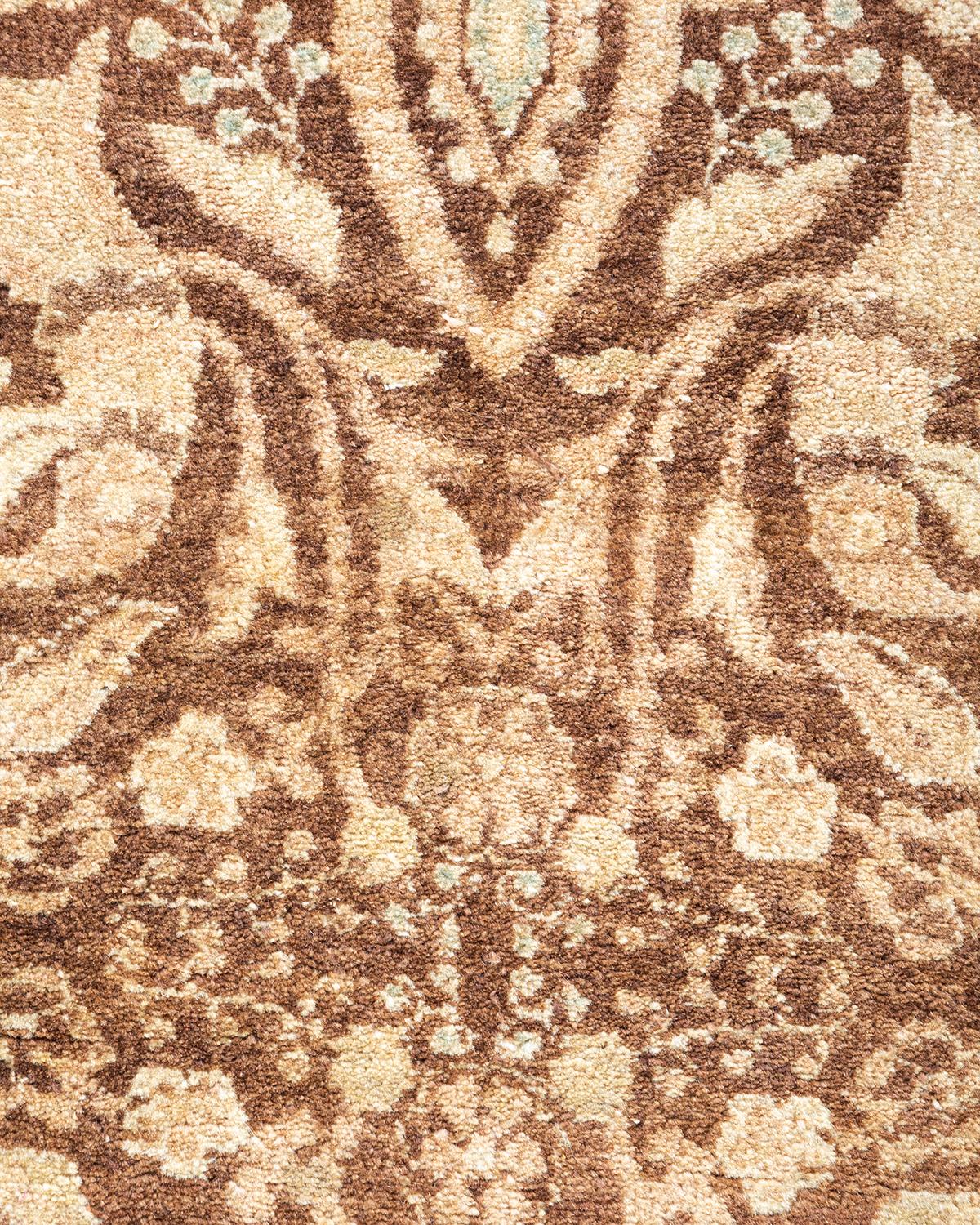 Einzigartiger handgeknüpfter traditioneller Orientalischer Mogul-Teppich in Braun (Pakistanisch) im Angebot