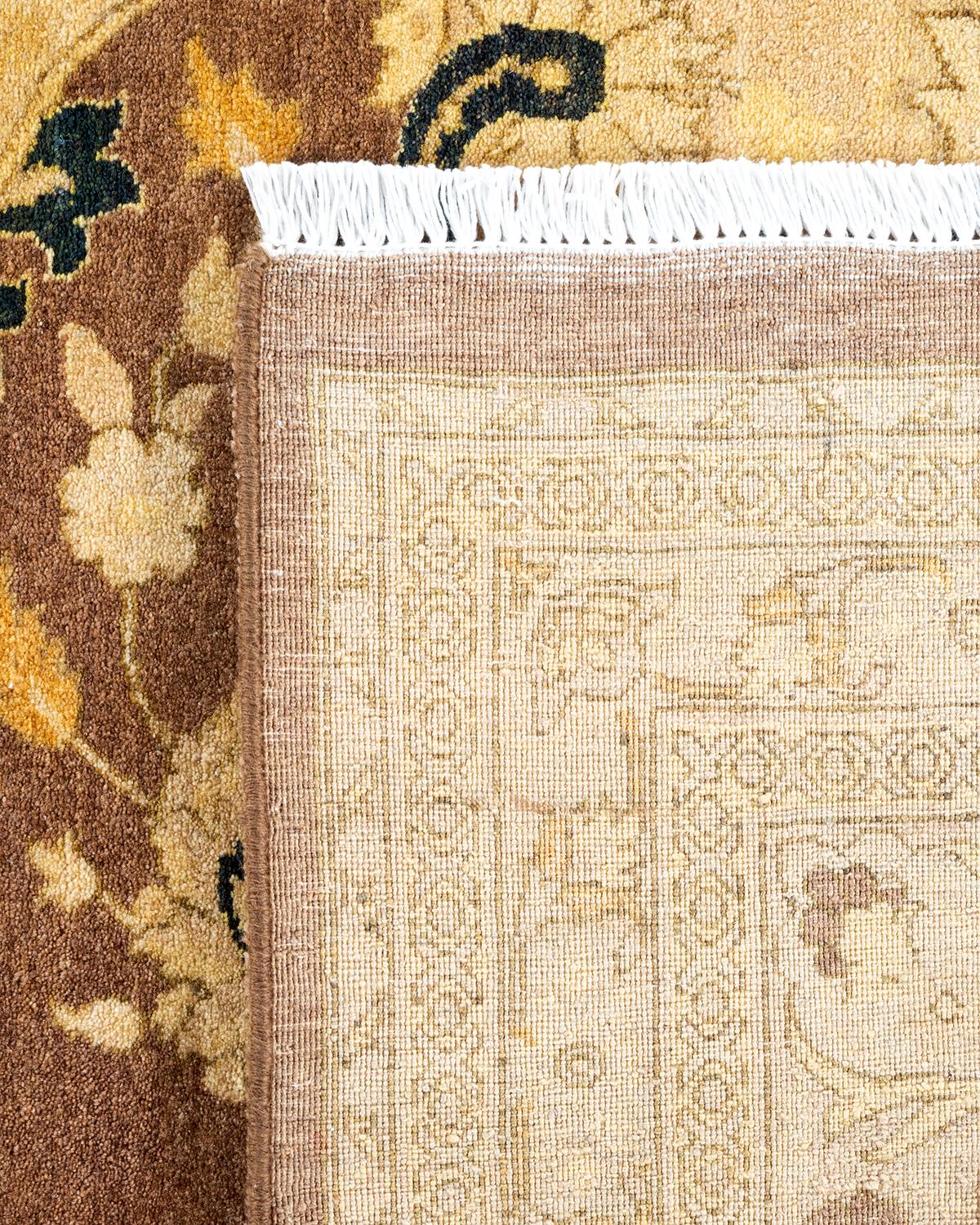 Einzigartiger handgeknpfter traditioneller orientalischer Mogul-Teppich in Braun (21. Jahrhundert und zeitgenössisch) im Angebot
