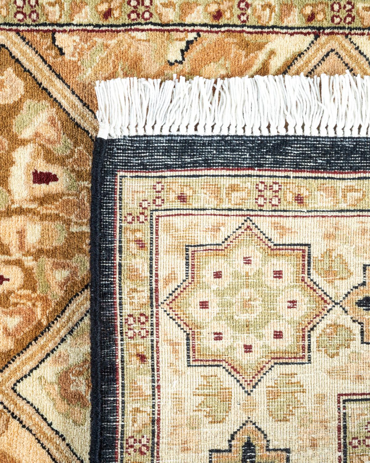Einzigartiger handgeknpfter traditioneller Orientalischer Mogul-Teppich in Braun (21. Jahrhundert und zeitgenössisch) im Angebot