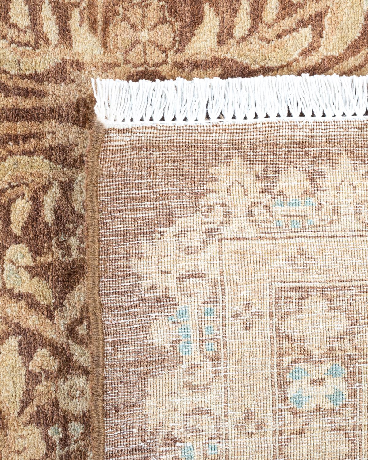 Einzigartiger handgeknüpfter traditioneller Orientalischer Mogul-Teppich in Braun (21. Jahrhundert und zeitgenössisch) im Angebot