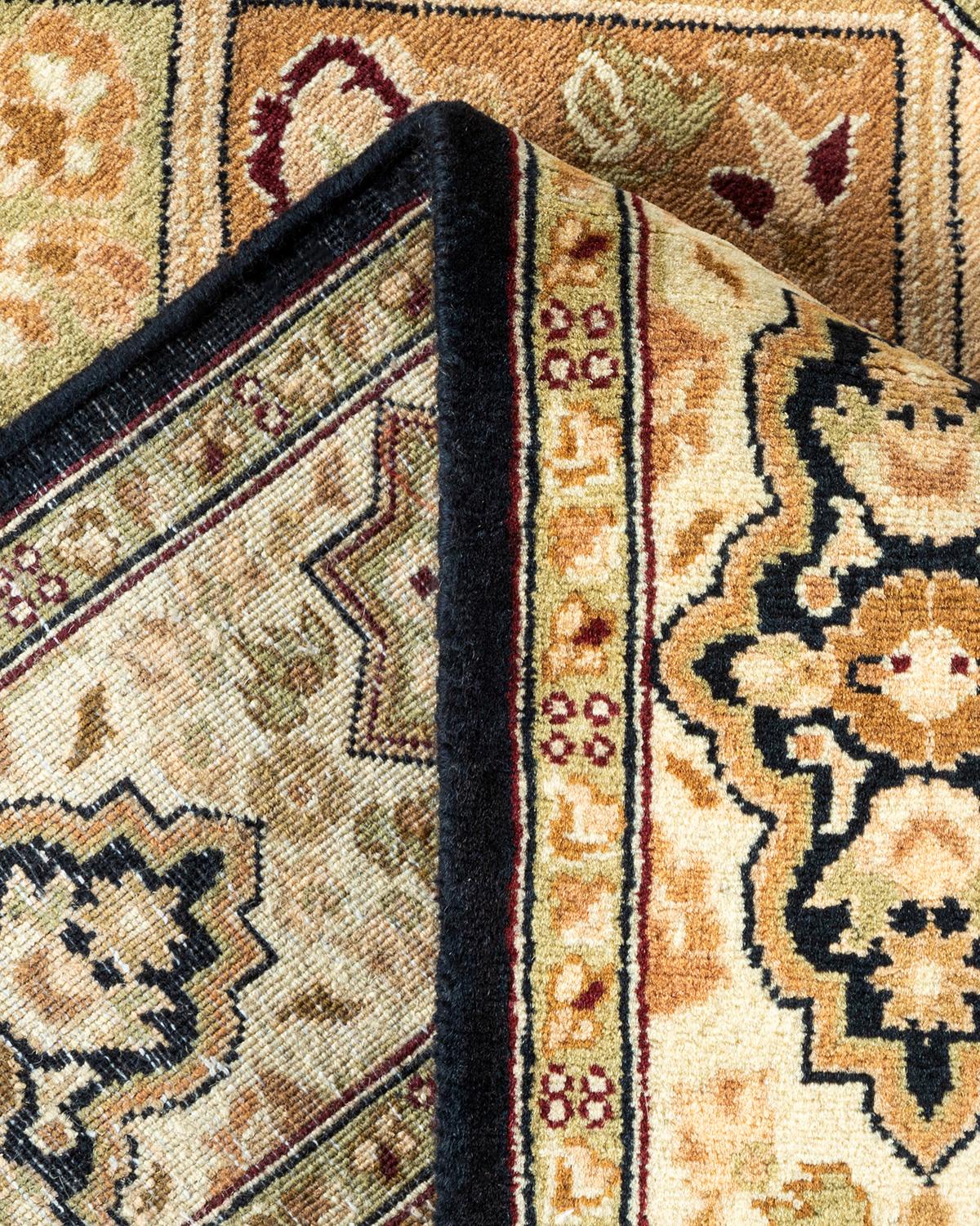 Einzigartiger handgeknpfter traditioneller Orientalischer Mogul-Teppich in Braun (Wolle) im Angebot