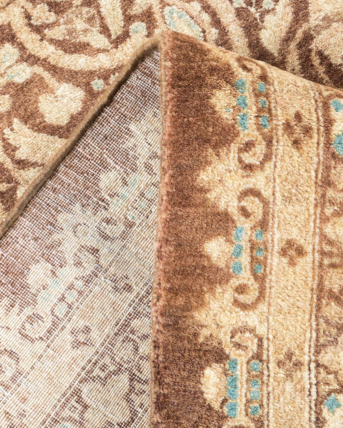 Einzigartiger handgeknüpfter traditioneller Orientalischer Mogul-Teppich in Braun (Wolle) im Angebot