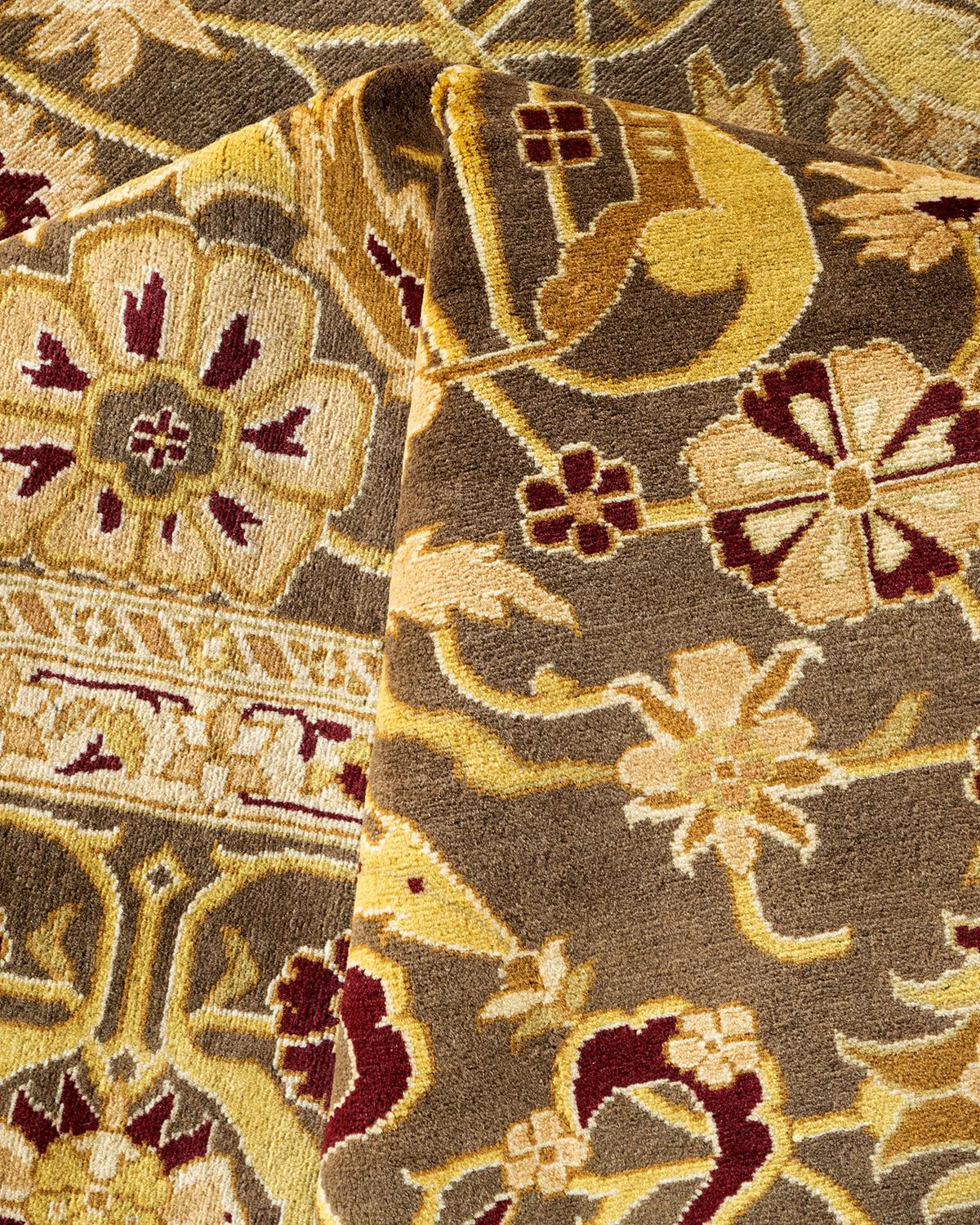 Einzigartiger handgeknpfter traditioneller Orientalischer Mogul-Teppich in Braun im Angebot 1