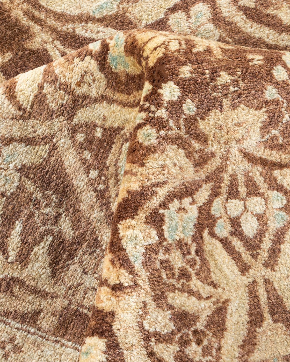 Einzigartiger handgeknüpfter traditioneller Orientalischer Mogul-Teppich in Braun im Angebot 1