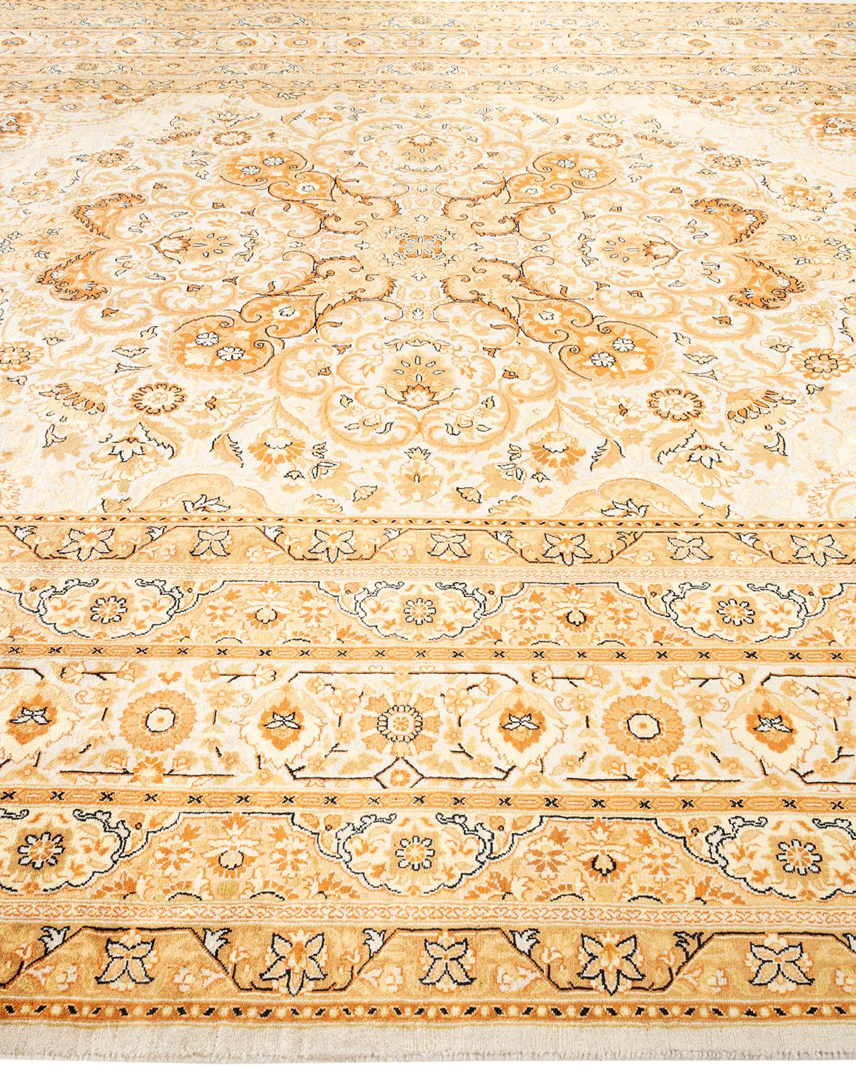 Handgeknüpfter traditioneller orientalischer Mogul-Teppich in Elfenbein, ein Einzelstück im Zustand „Neu“ im Angebot in Norwalk, CT