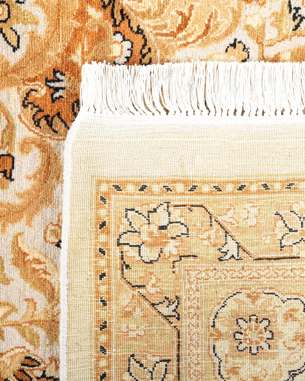 Handgeknüpfter traditioneller orientalischer Mogul-Teppich in Elfenbein, ein Einzelstück (21. Jahrhundert und zeitgenössisch) im Angebot