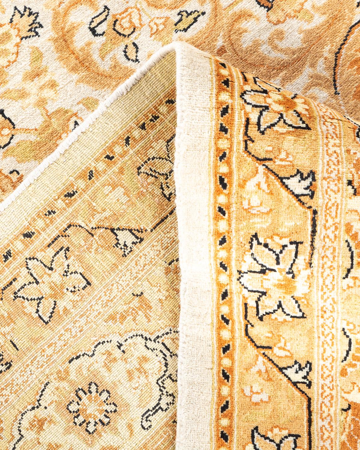 Handgeknüpfter traditioneller orientalischer Mogul-Teppich in Elfenbein, ein Einzelstück (Wolle) im Angebot
