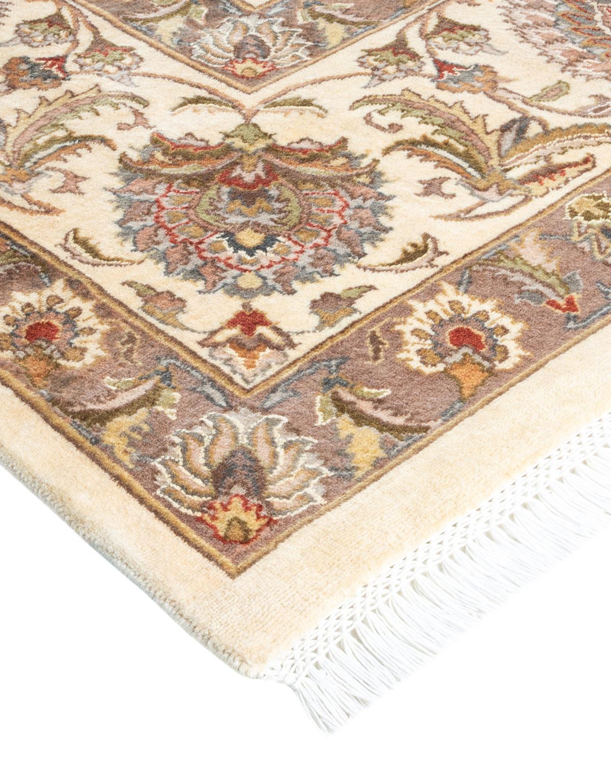 Die Teppiche der Mogul Collection bringen mit ihren dezenten Farben und Allover-Mustern zeitlose Raffinesse in jeden Raum. Beeinflusst von einem Spektrum türkischer, indischer und persischer Designs, lassen die Kunsthandwerker, die diese