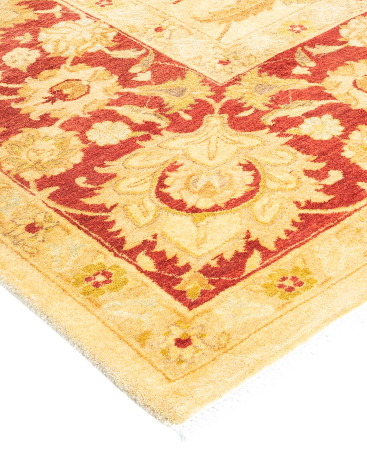 Con palette sobrie e disegni allover, i tappeti della Collezione Mogul doneranno una raffinatezza senza tempo a qualsiasi stanza. Influenzati da uno spettro di disegni turchi, indiani e persiani, gli artigiani che tessono a mano questi tappeti di