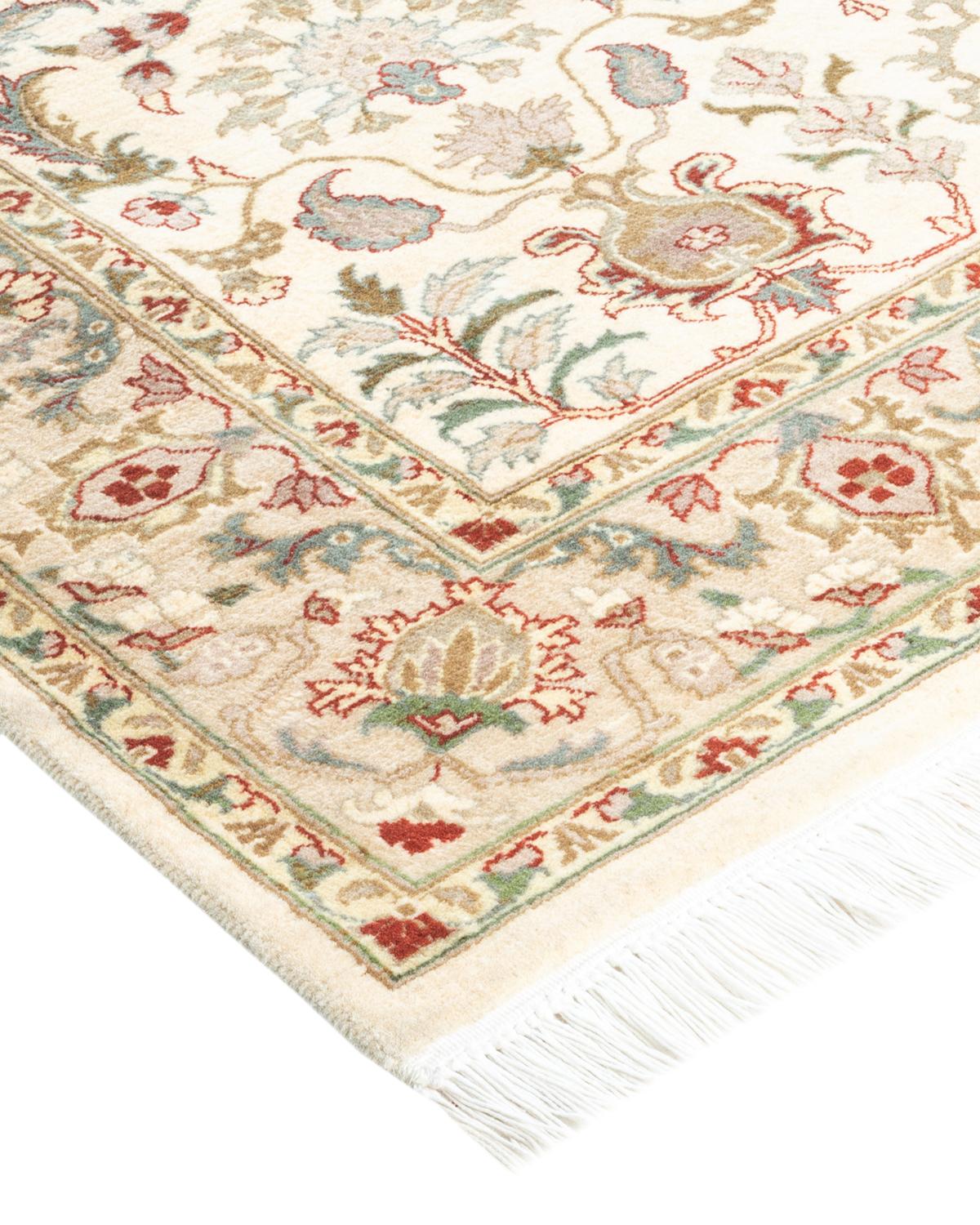Con palette sobrie e disegni allover, i tappeti della Collezione Mogul doneranno una raffinatezza senza tempo a qualsiasi stanza. Influenzati da uno spettro di disegni turchi, indiani e persiani, gli artigiani che tessono a mano questi tappeti di