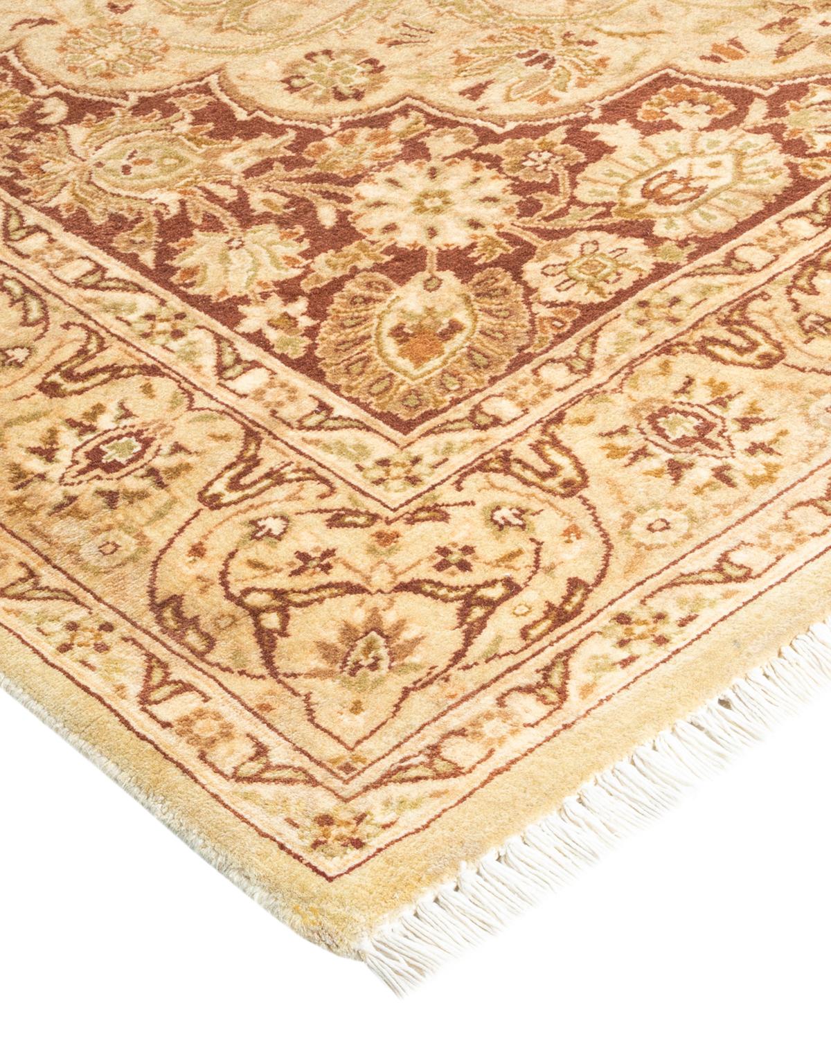 Con palette sobrie e disegni allover, i tappeti della Collezione Mogul doneranno una raffinatezza senza tempo a qualsiasi stanza. Influenzati da uno spettro di disegni turchi, indiani e persiani, gli artigiani che tessono a mano questi tappeti di