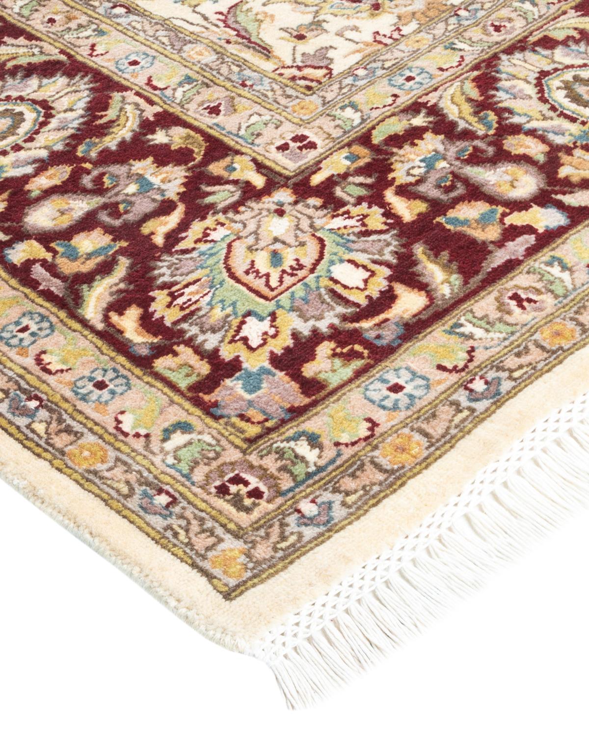 Die Teppiche der Mogul Collection'S bringen mit ihren zurückhaltenden Farben und Allover-Mustern zeitlose Raffinesse in jeden Raum. Beeinflusst von einem Spektrum türkischer, indischer und persischer Designs, lassen die Kunsthandwerker, die diese