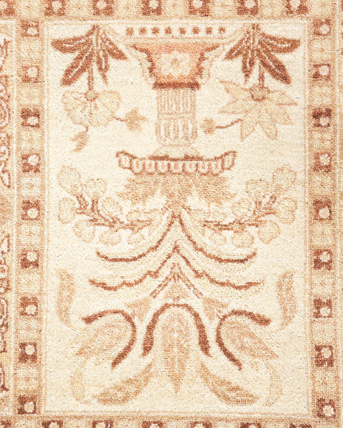 Einzigartiger handgeknpfter traditioneller orientalischer Mogul-Teppich in Elfenbein (Pakistanisch) im Angebot