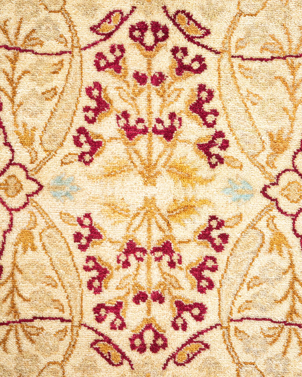 Einzigartiger handgeknpfter traditioneller orientalischer Mogul-Teppich in Elfenbein (Pakistanisch) im Angebot