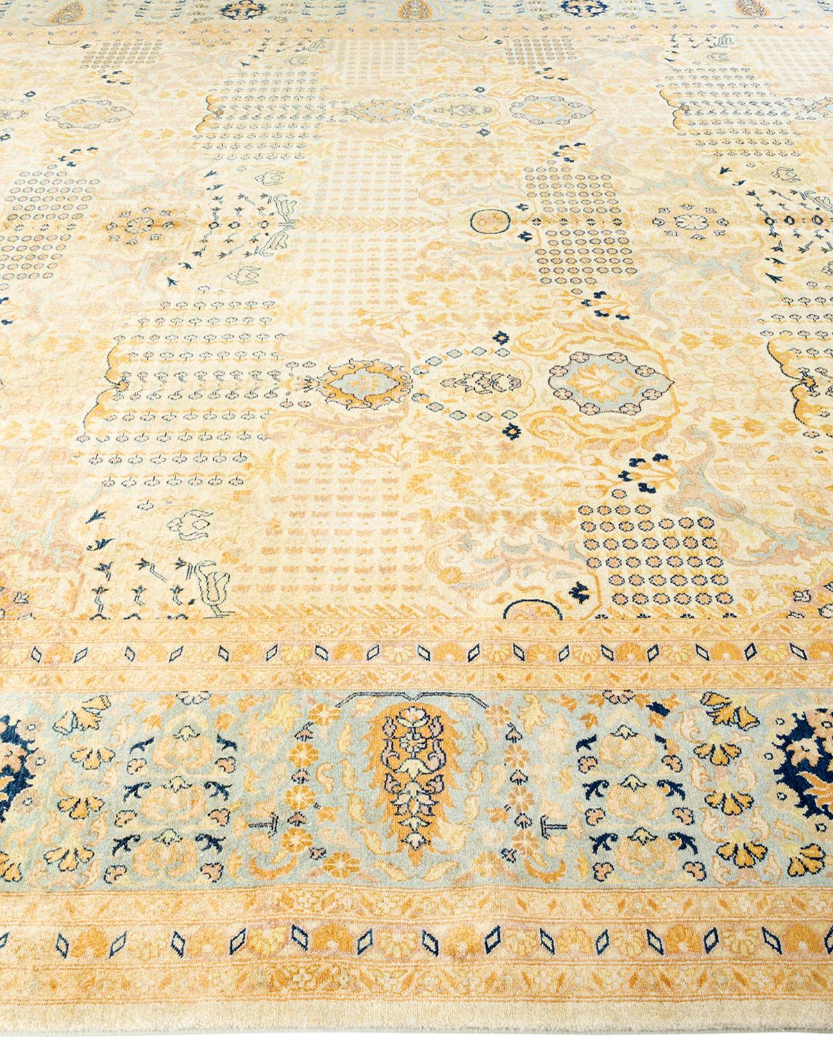 Einzigartiger handgeknpfter traditioneller orientalischer Mogul-Teppich in Elfenbein im Zustand „Neu“ in Norwalk, CT